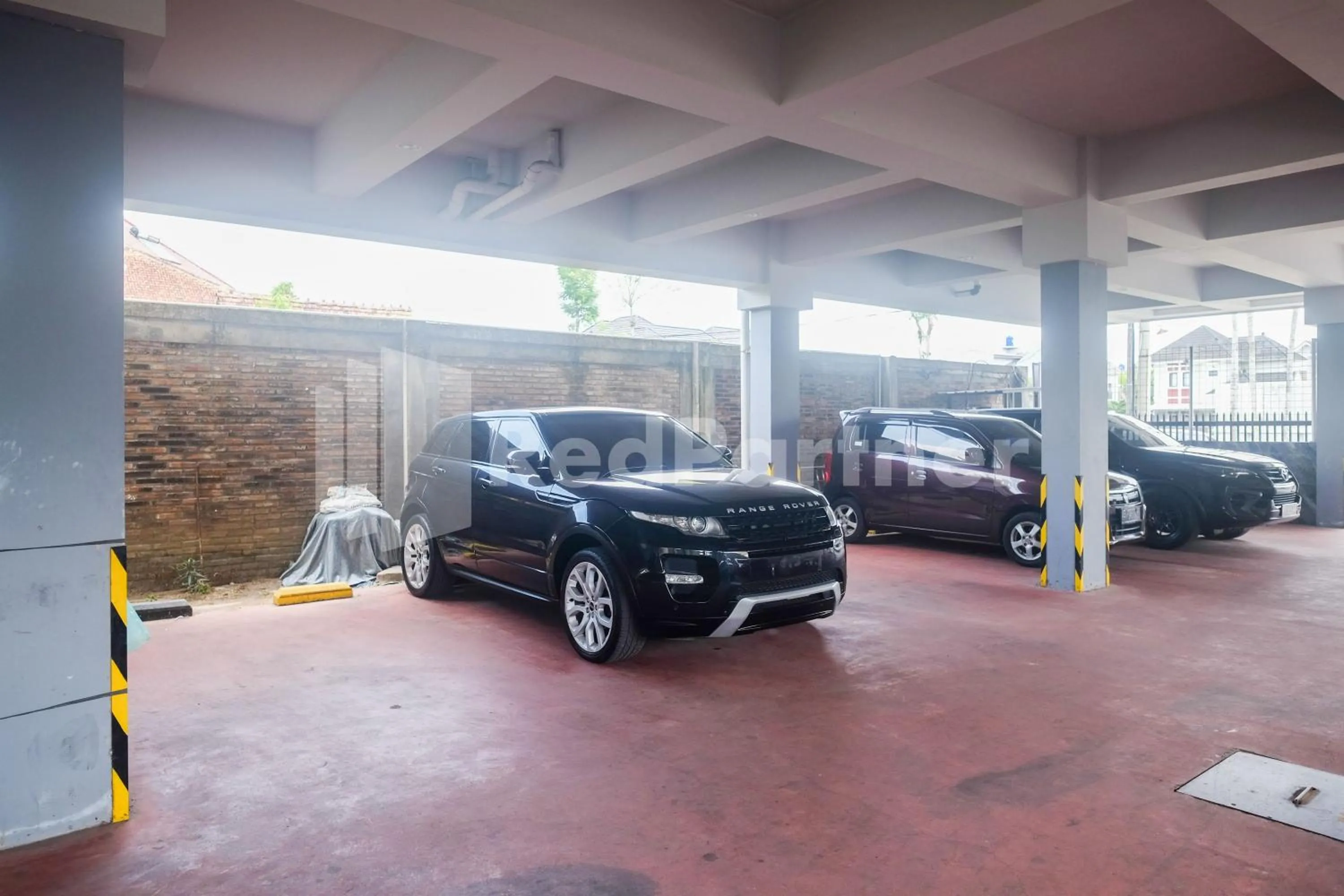 Parking in Garuda Guesthouse Yogyakarta RedPartner