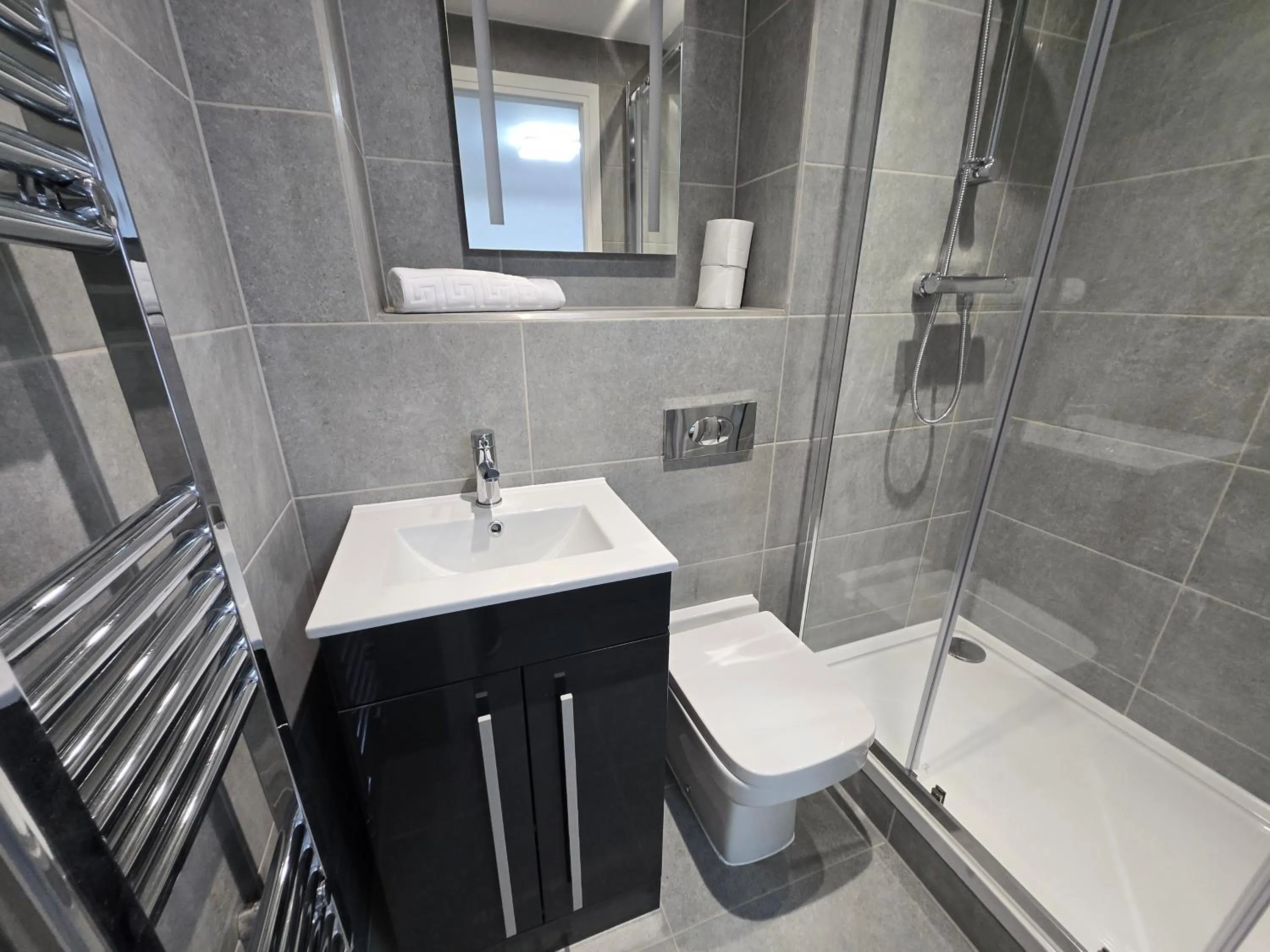 Toilet in The Ashcroft Studios & Apartments with Free Parking