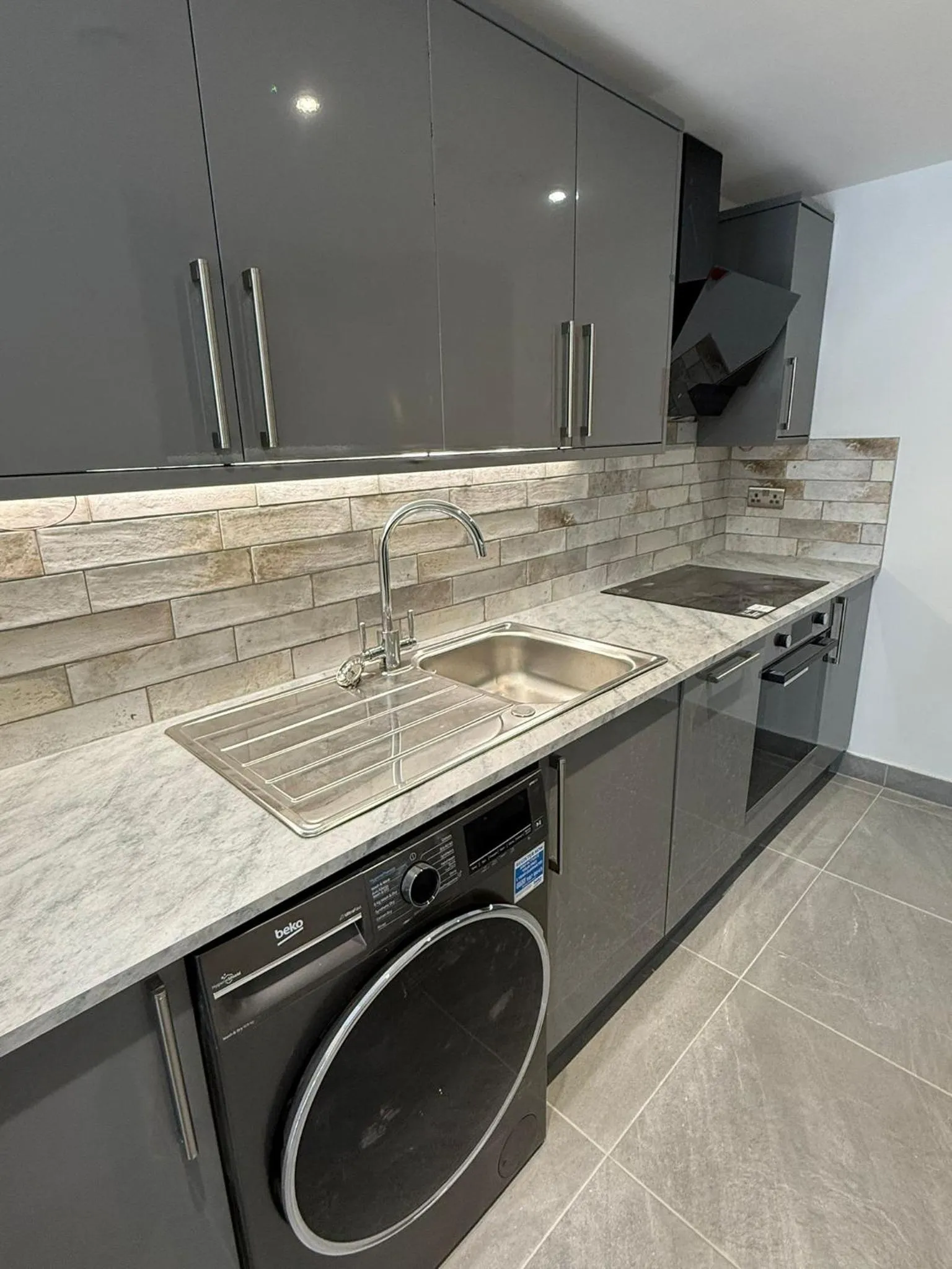 washing machine in The Ashcroft Studios & Apartments with Free Parking