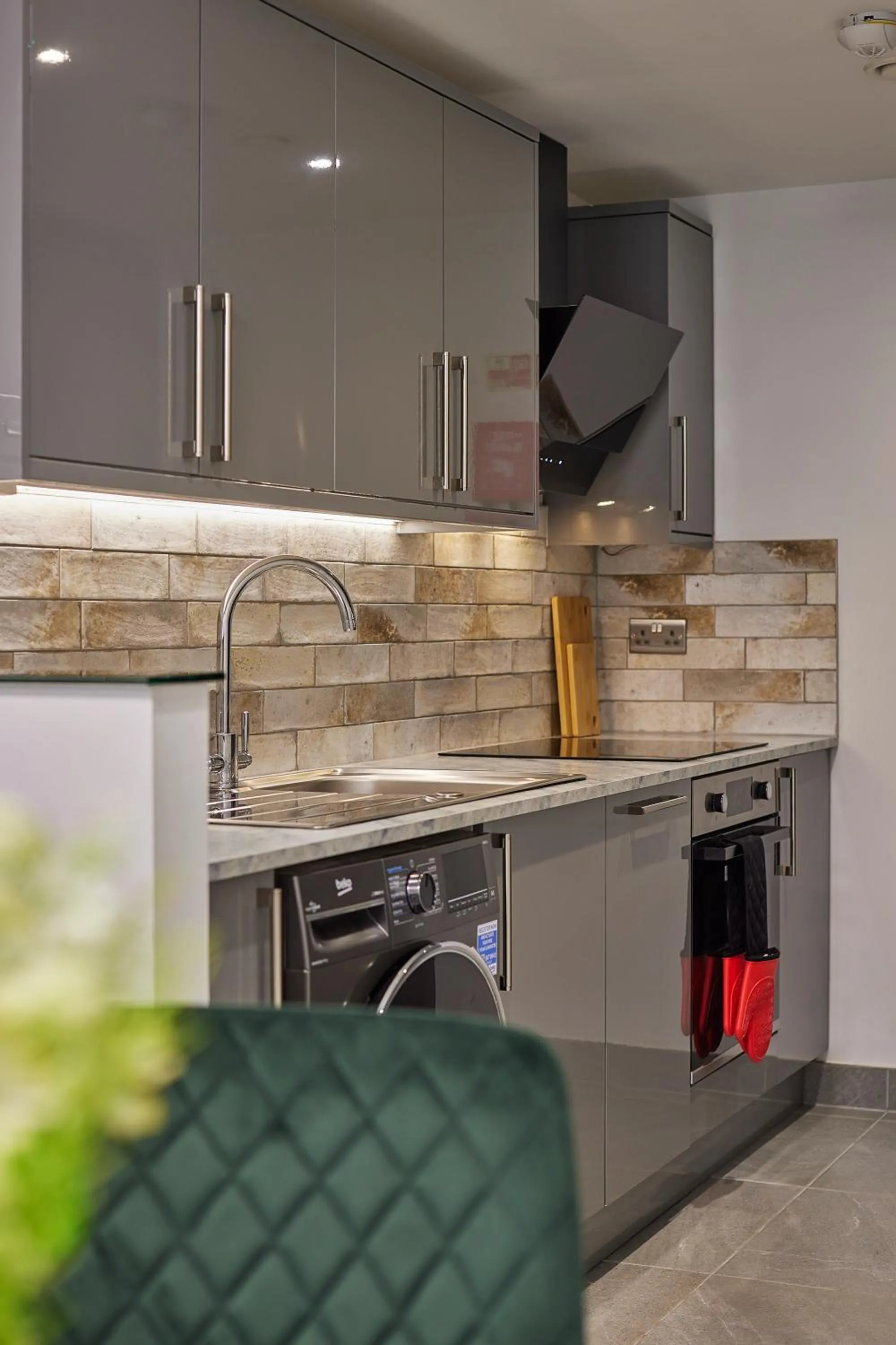 Kitchen or kitchenette in The Ashcroft Studios & Apartments with Free Parking