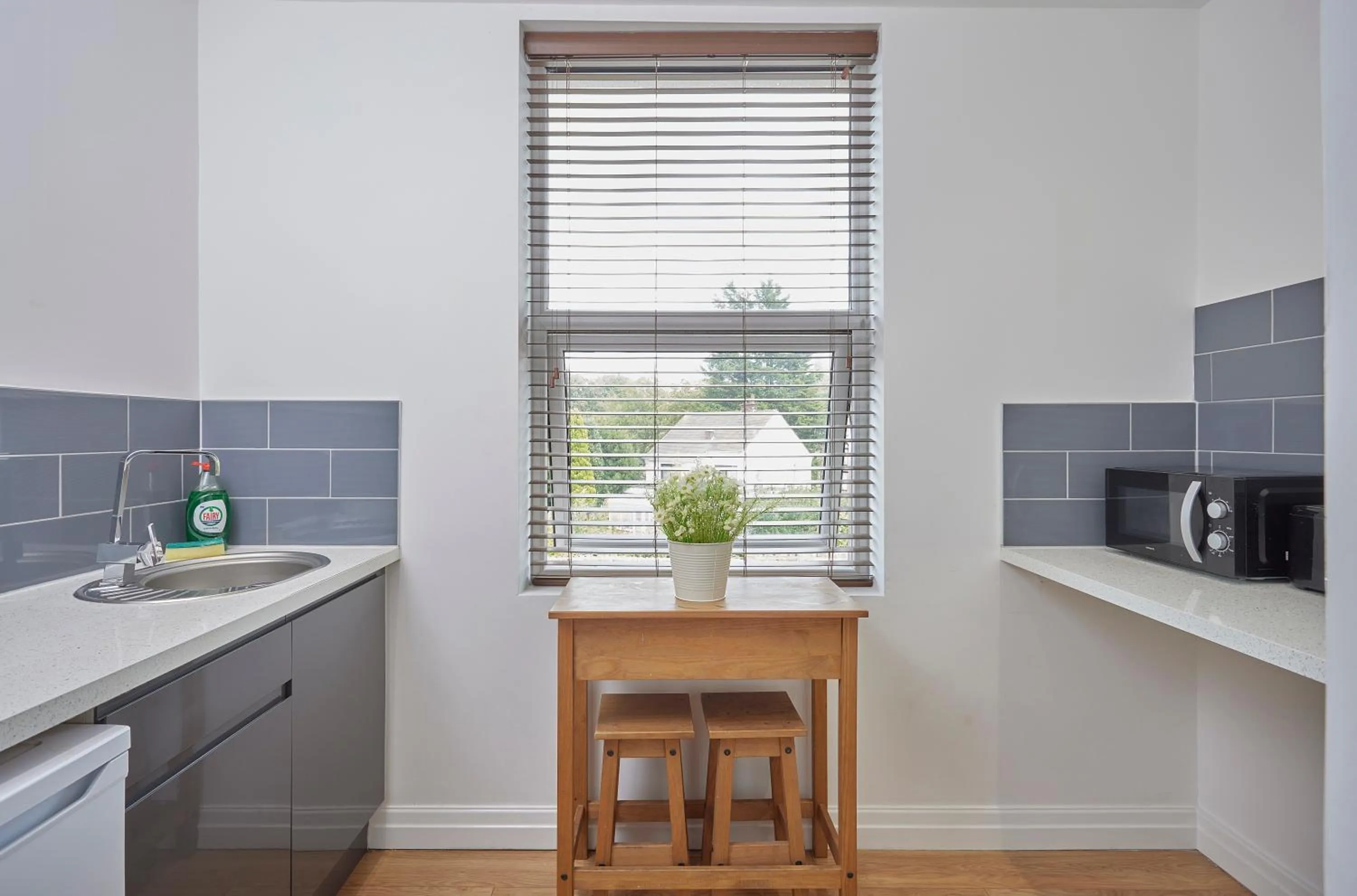 Kitchen or kitchenette in The Ashcroft Studios & Apartments with Free Parking