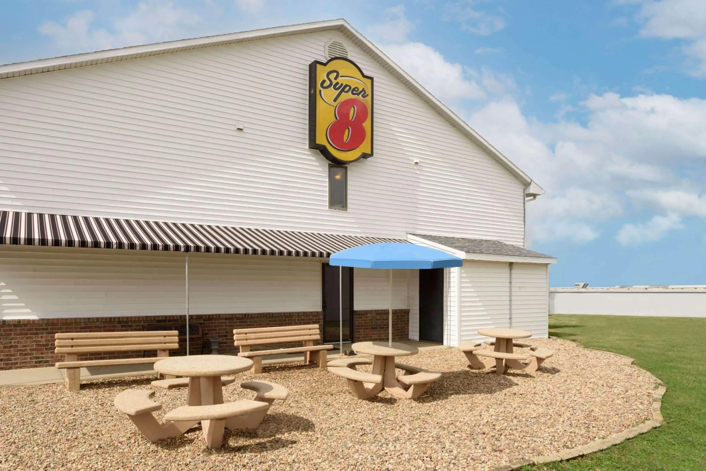 On site in Super 8 by Wyndham Bethany MO