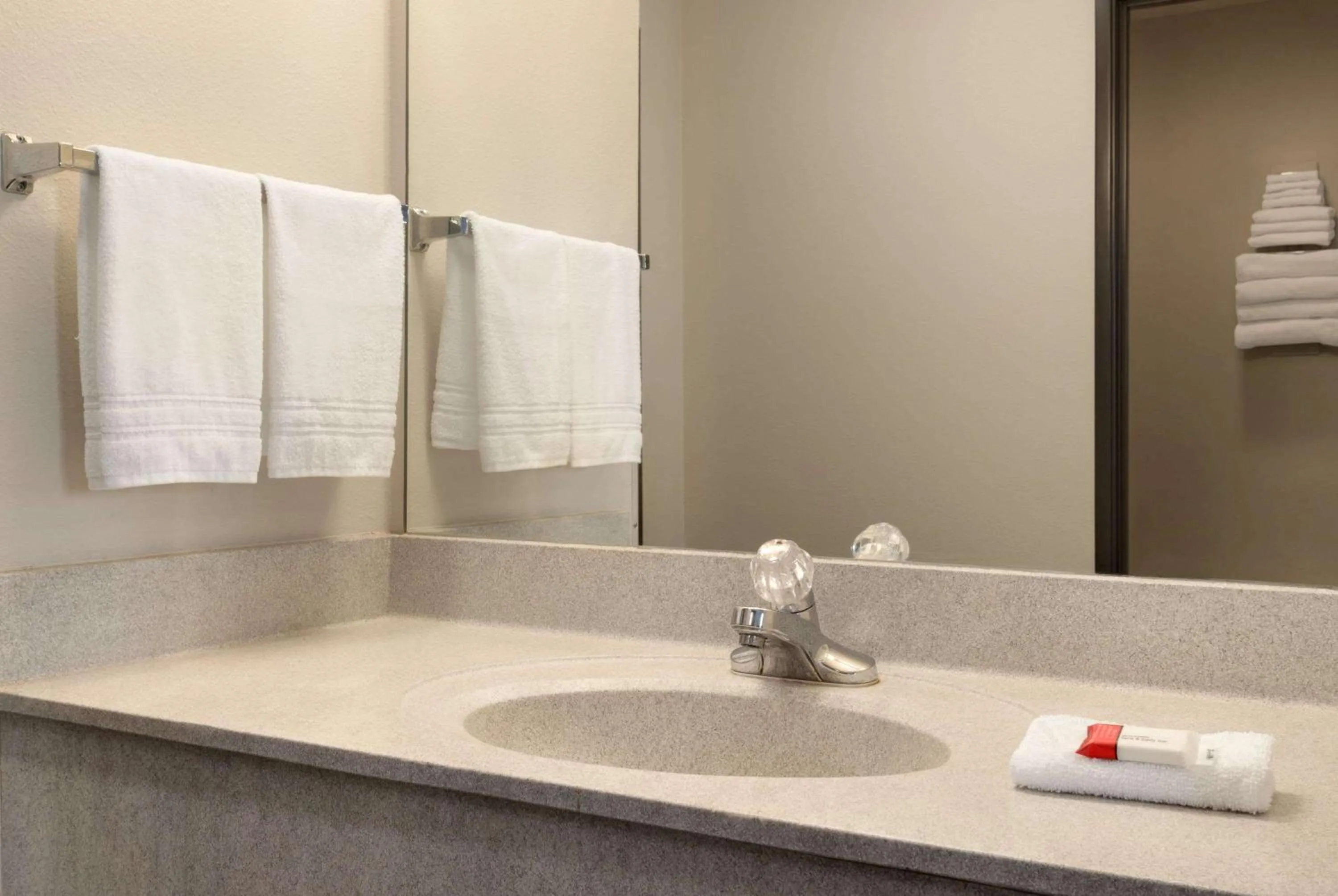 Bathroom in Super 8 by Wyndham Bethany MO