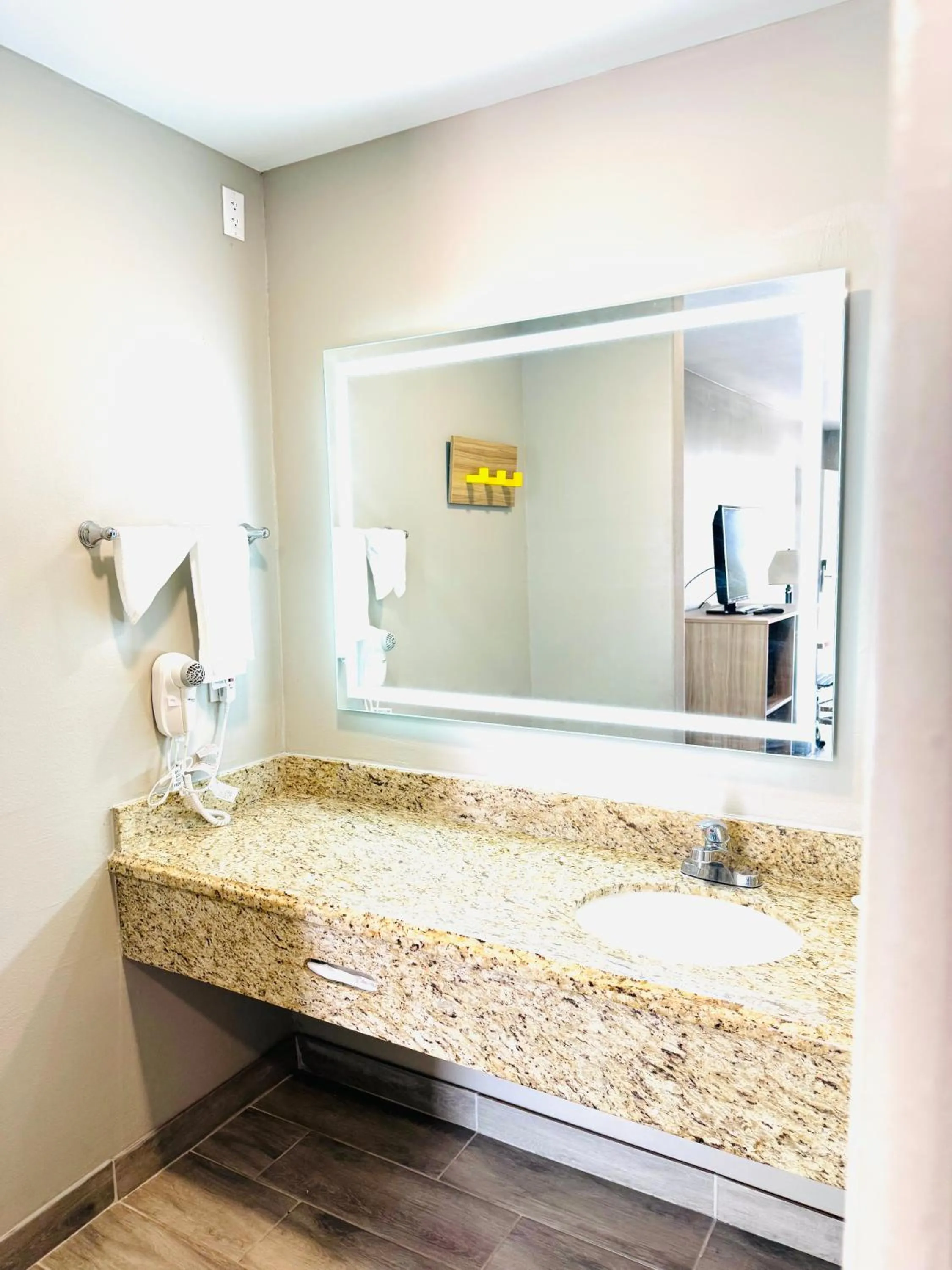 Super 8 by Wyndham Corpus Christi