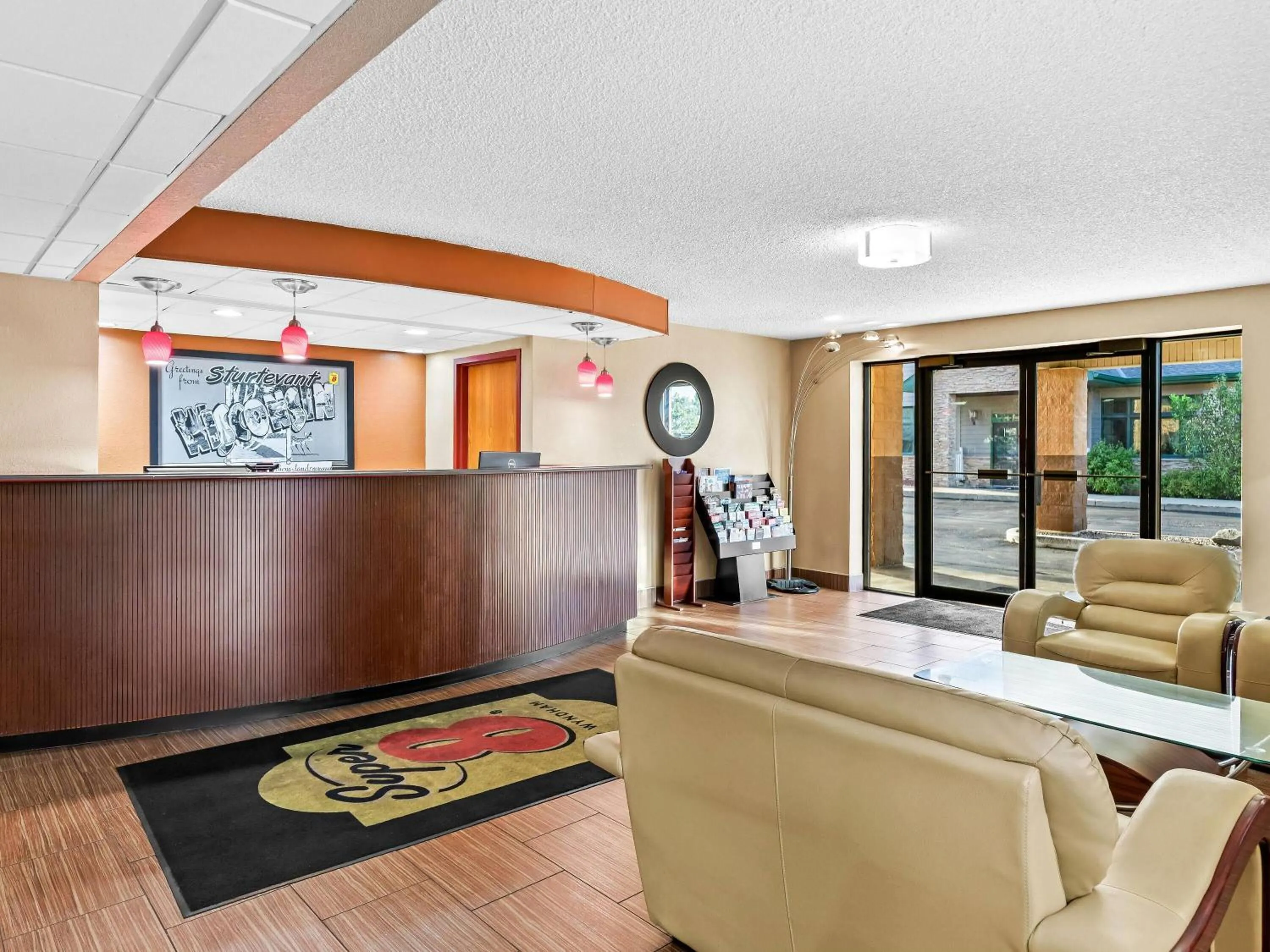 Lobby or reception in Super 8 by Wyndham Sturtevant Racine