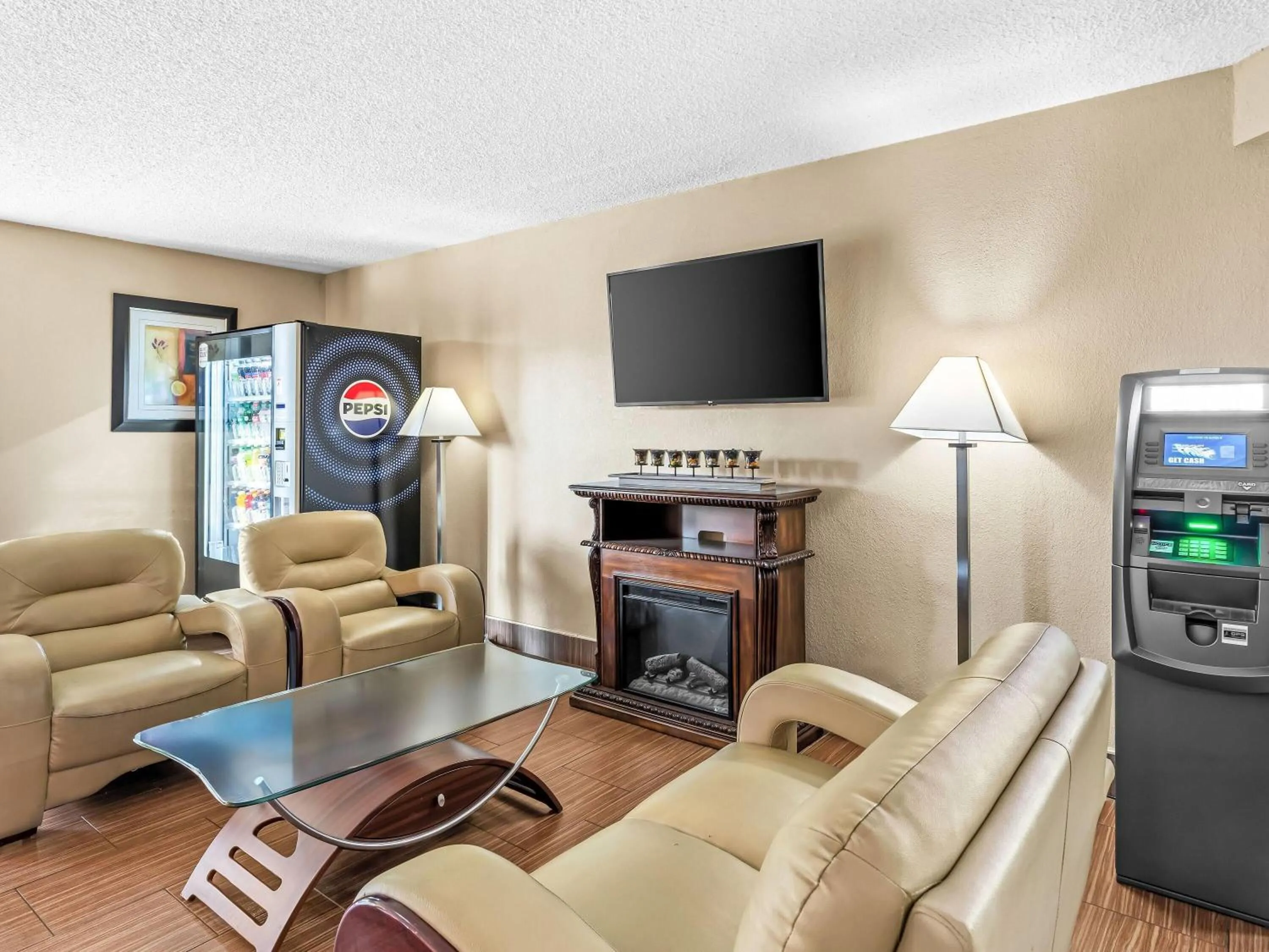 Lobby or reception in Super 8 by Wyndham Sturtevant Racine