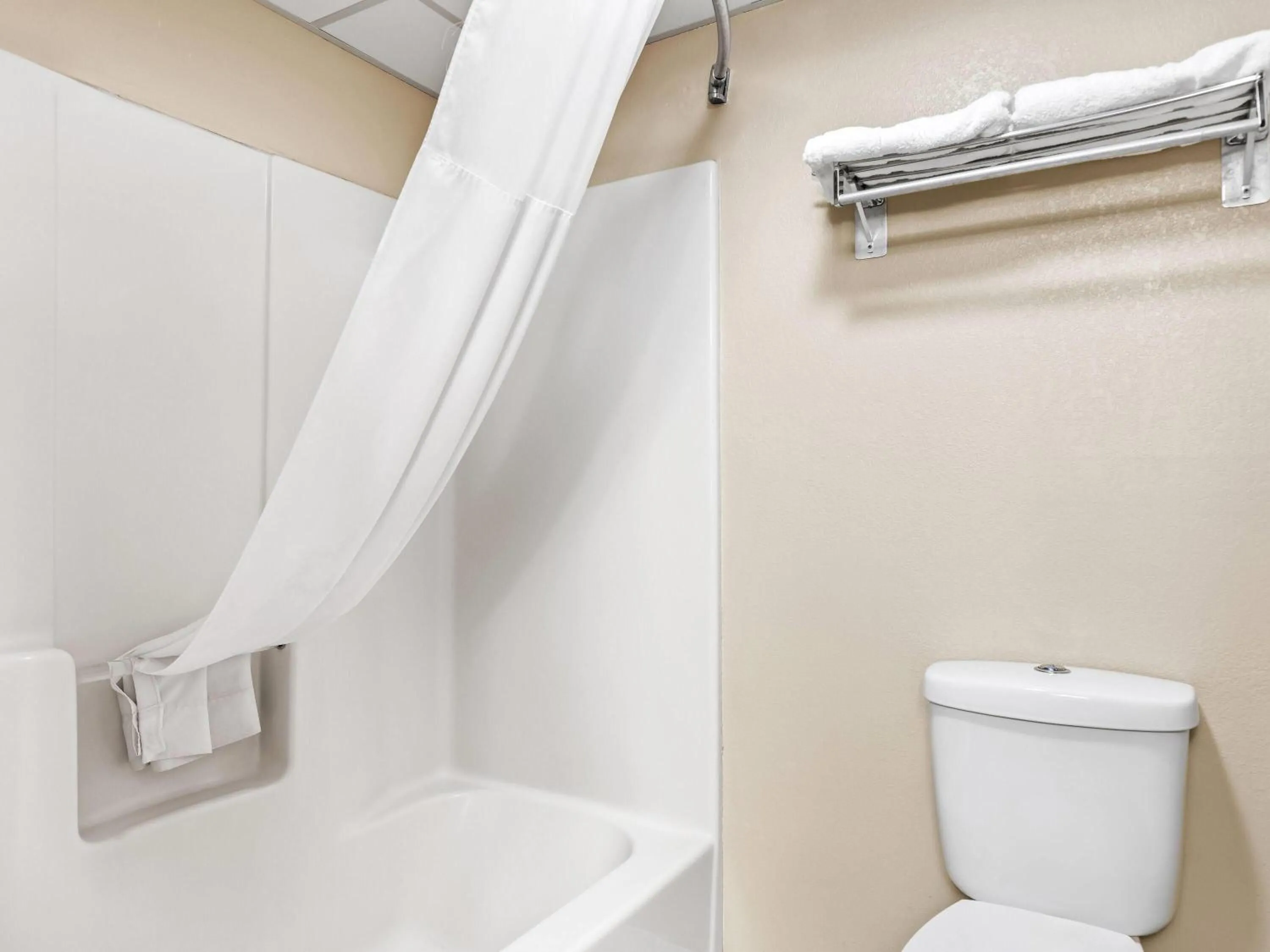 Bathroom in Super 8 by Wyndham Sturtevant Racine