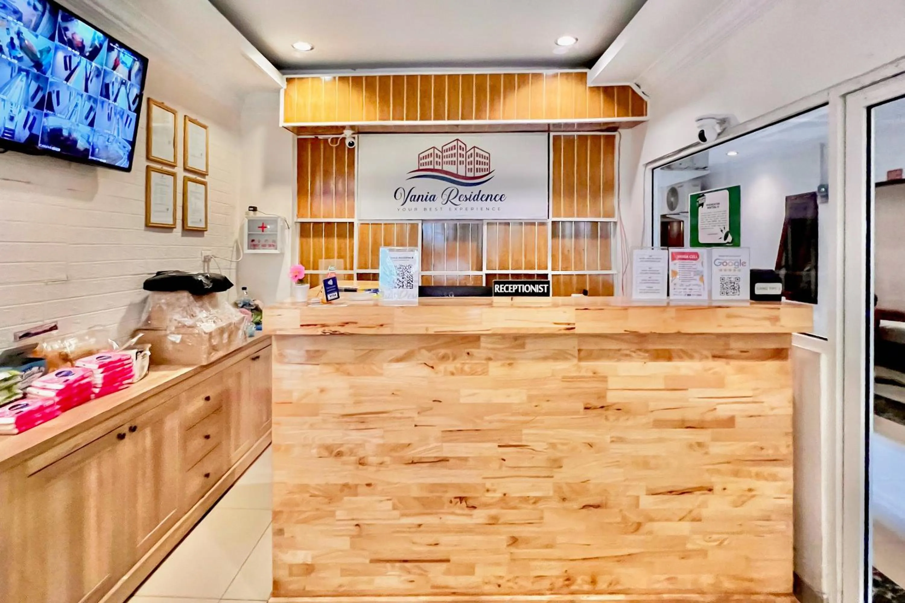 Lobby or reception in RedDoorz at Vania Residence Medan