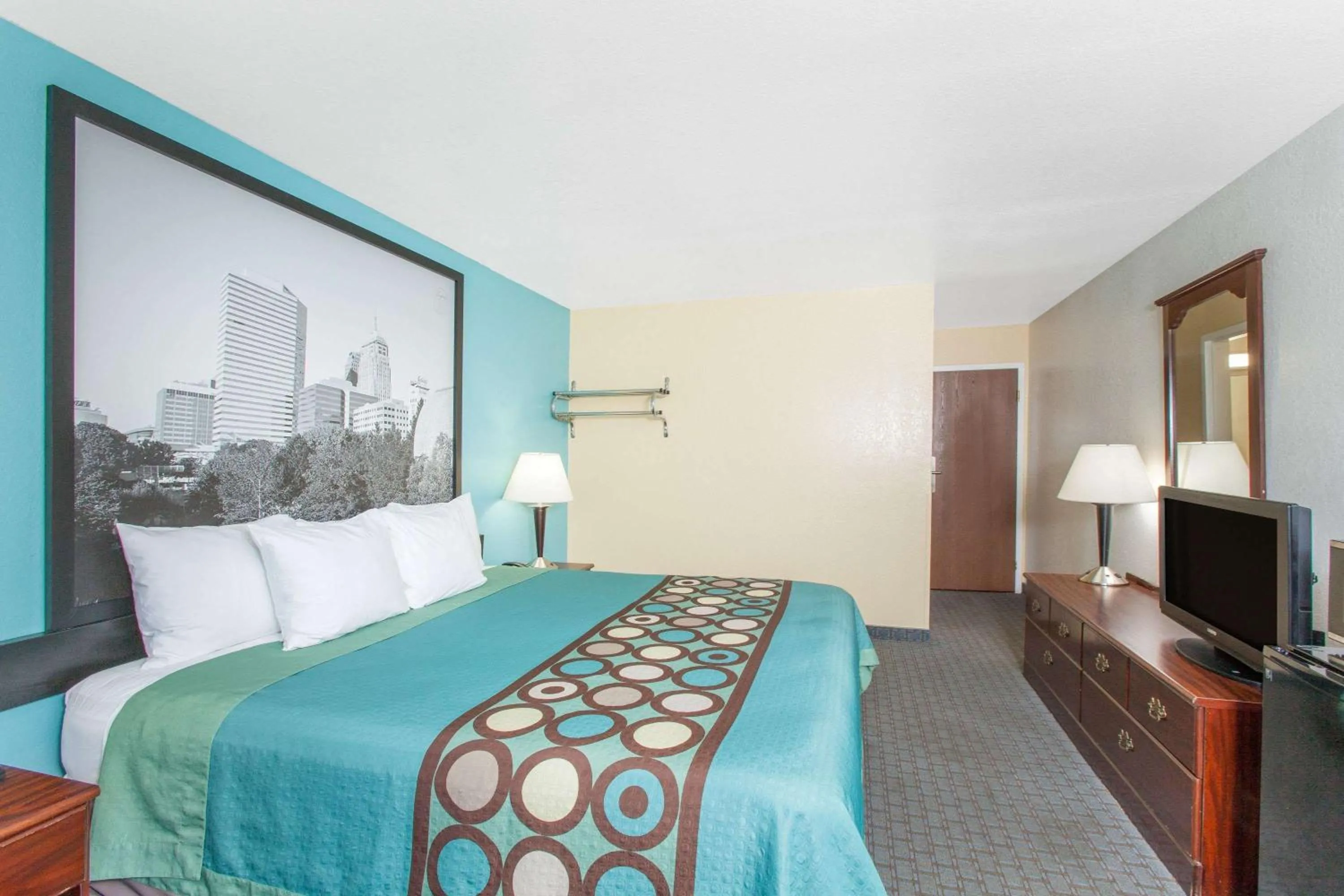 Photo of the whole room, Bed in Super 8 by Wyndham Sallisaw