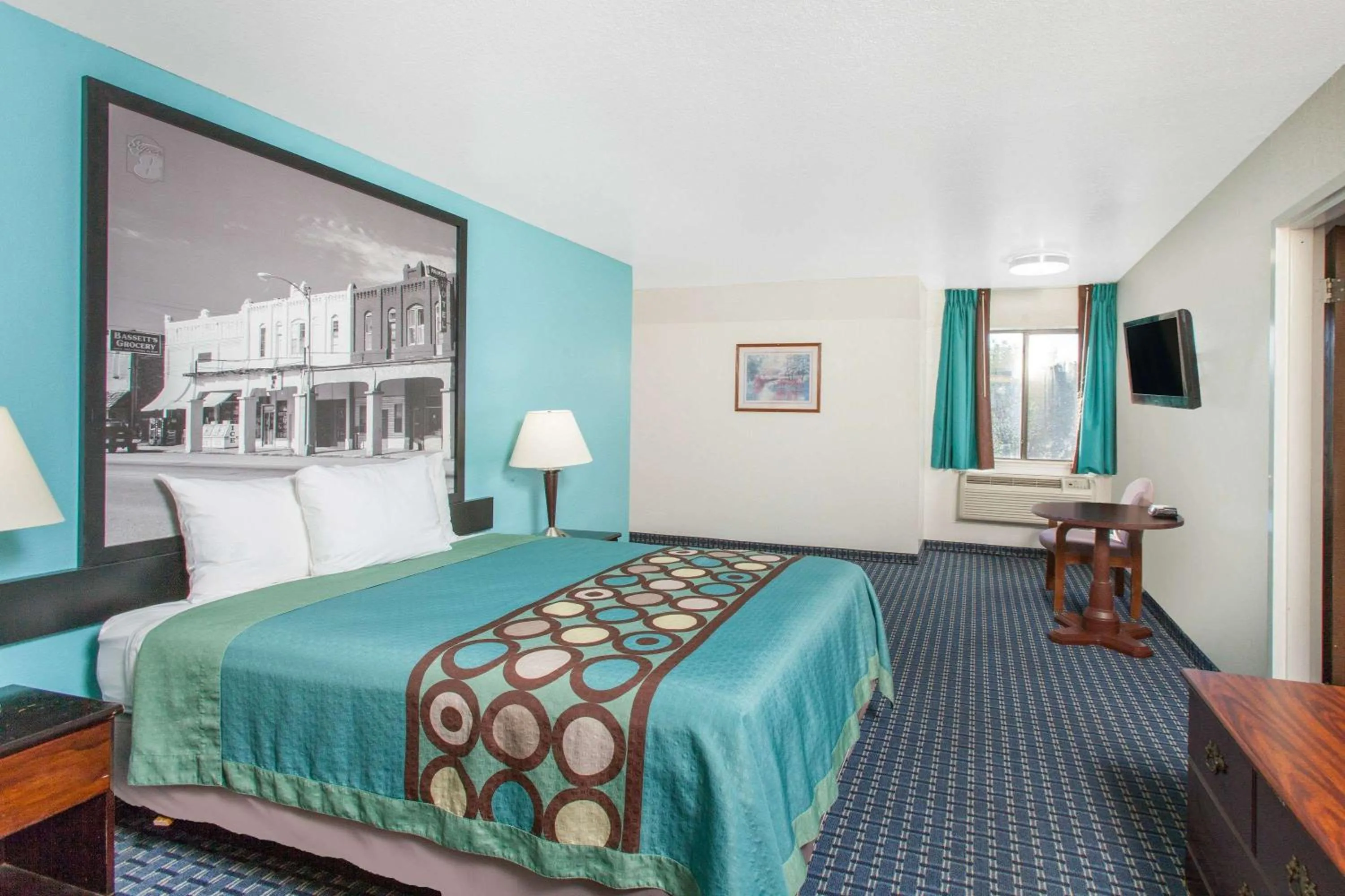 Photo of the whole room, Bed in Super 8 by Wyndham Sallisaw