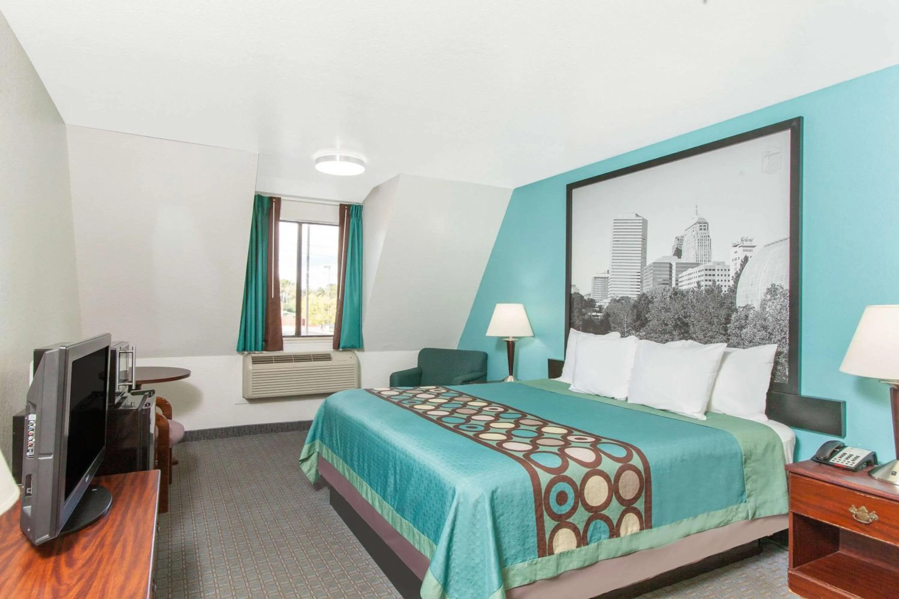 Photo of the whole room, Bed in Super 8 by Wyndham Sallisaw