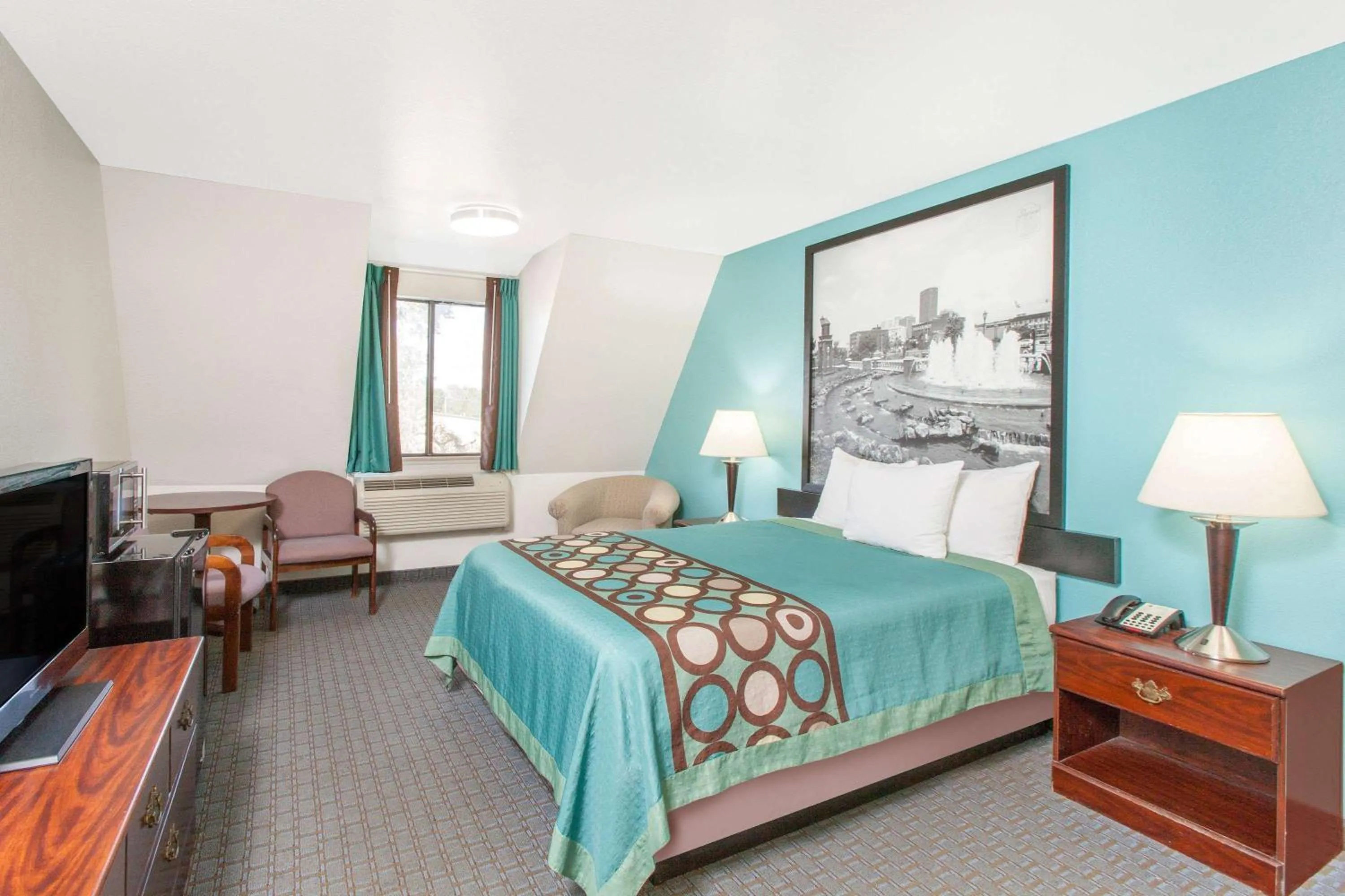 Photo of the whole room, Bed in Super 8 by Wyndham Sallisaw