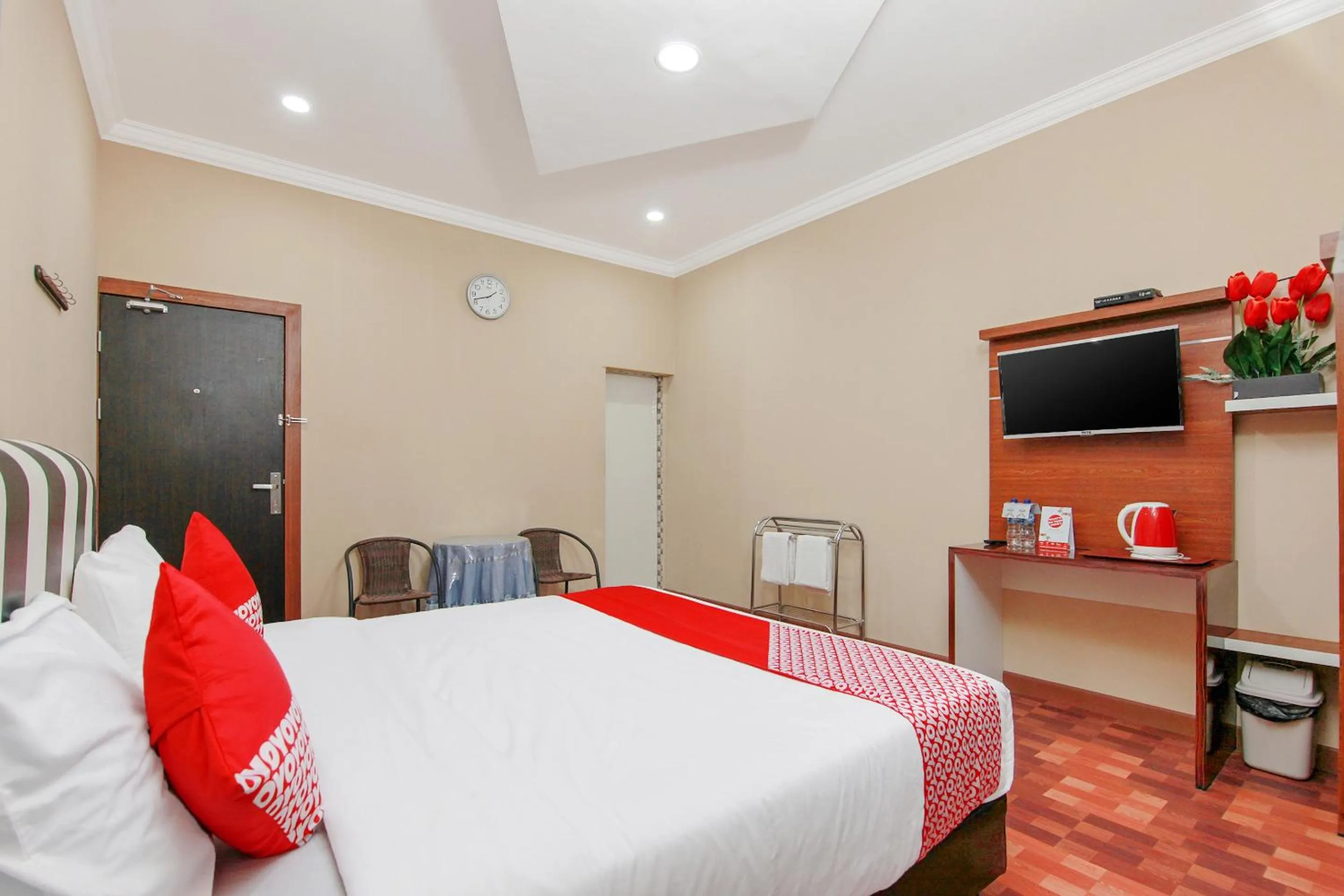 Bedroom, TV/Entertainment Center in OYO 799 Hotel Dieng
