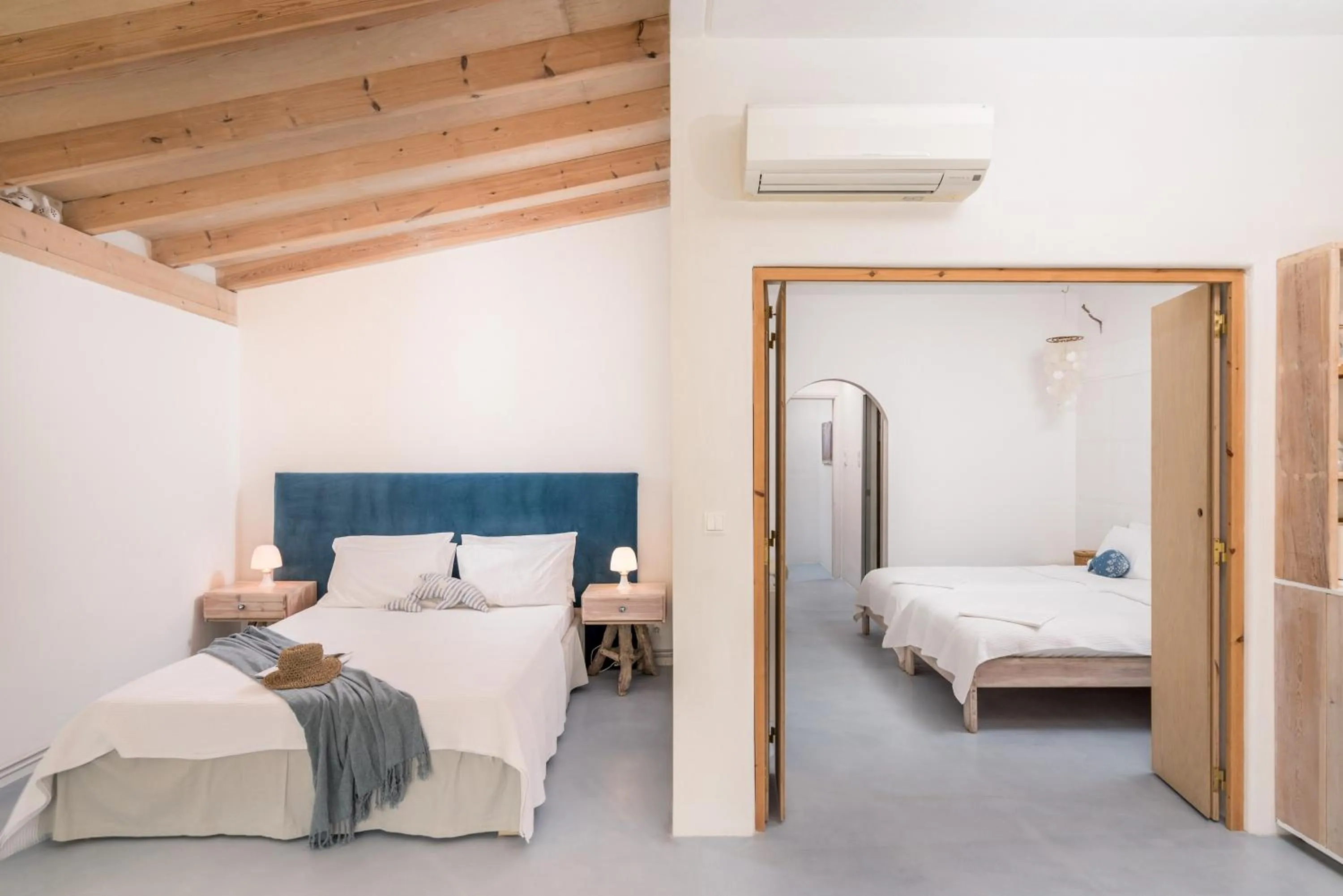 Bed in Die Zwei Brüder Art & Suites