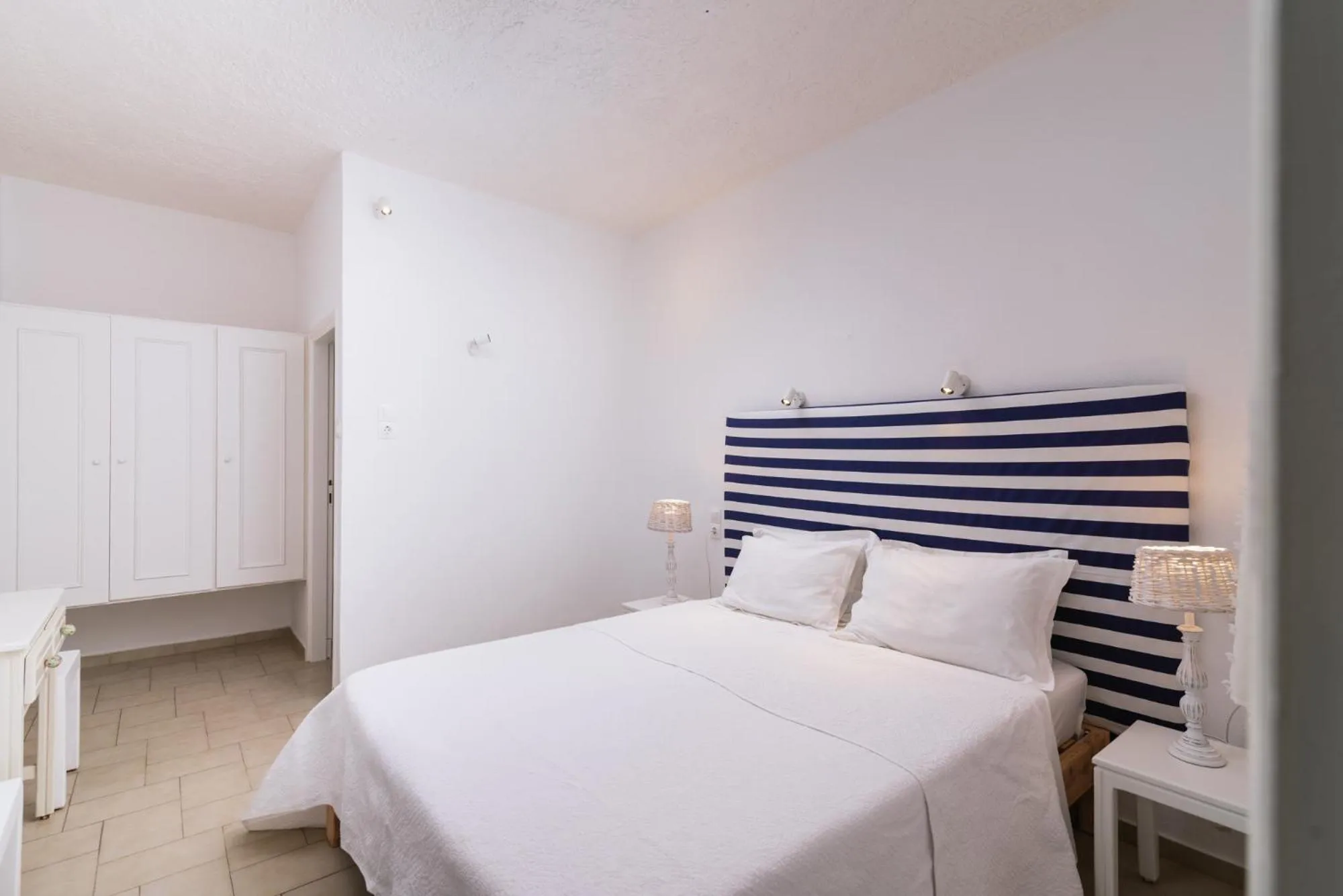 Bed in Die Zwei Brüder Art & Suites