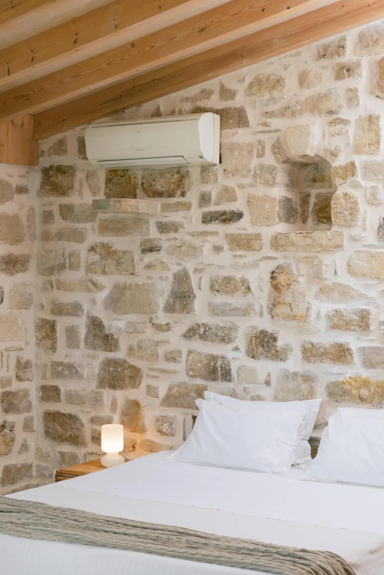 Bed in Die Zwei Brüder Art & Suites