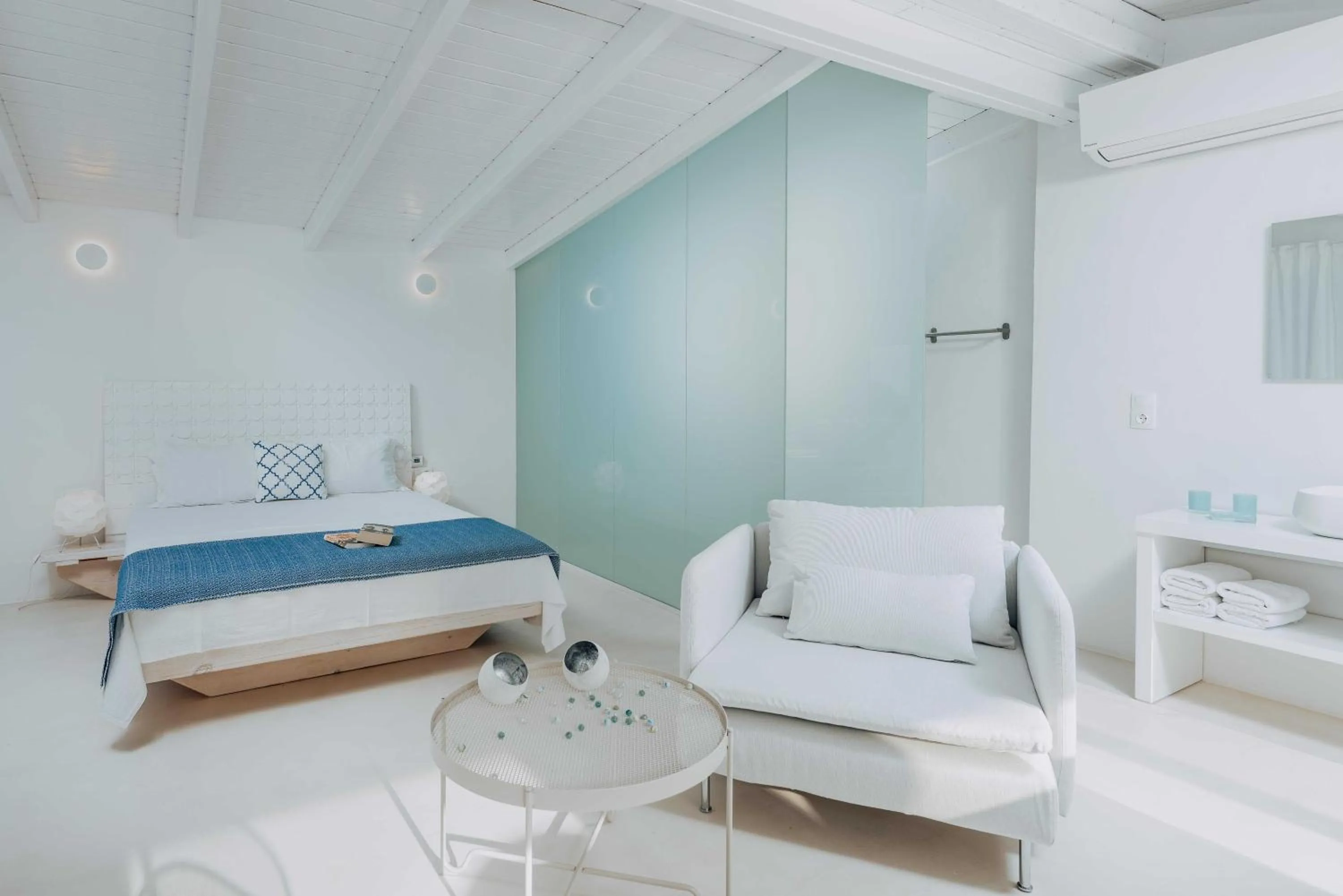 Bed in Die Zwei Brüder Art & Suites