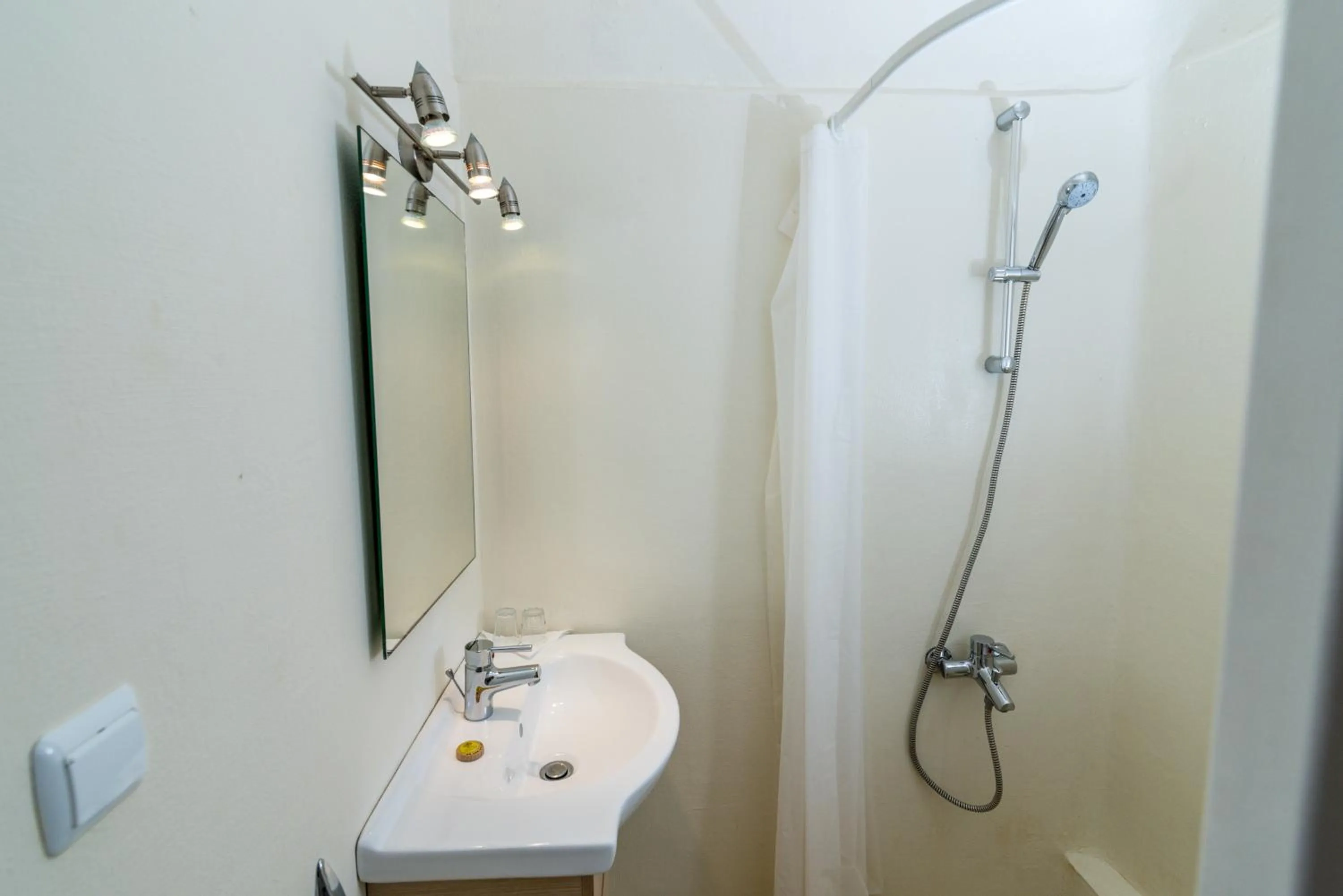 Die Zwei Brüder Art & Suites