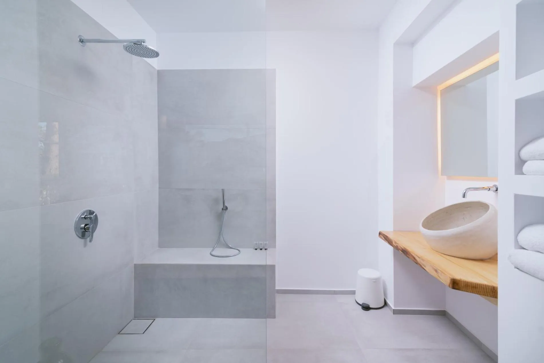 Die Zwei Brüder Art & Suites