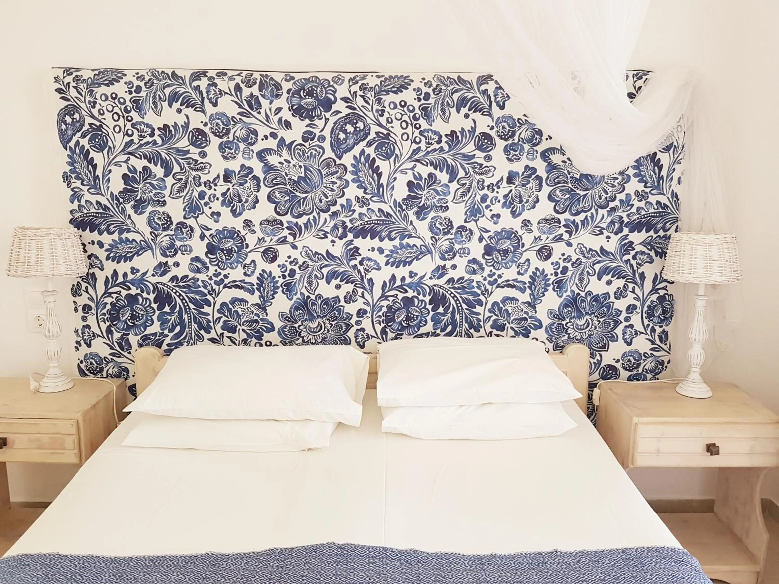 Bed in Die Zwei Brüder Art & Suites