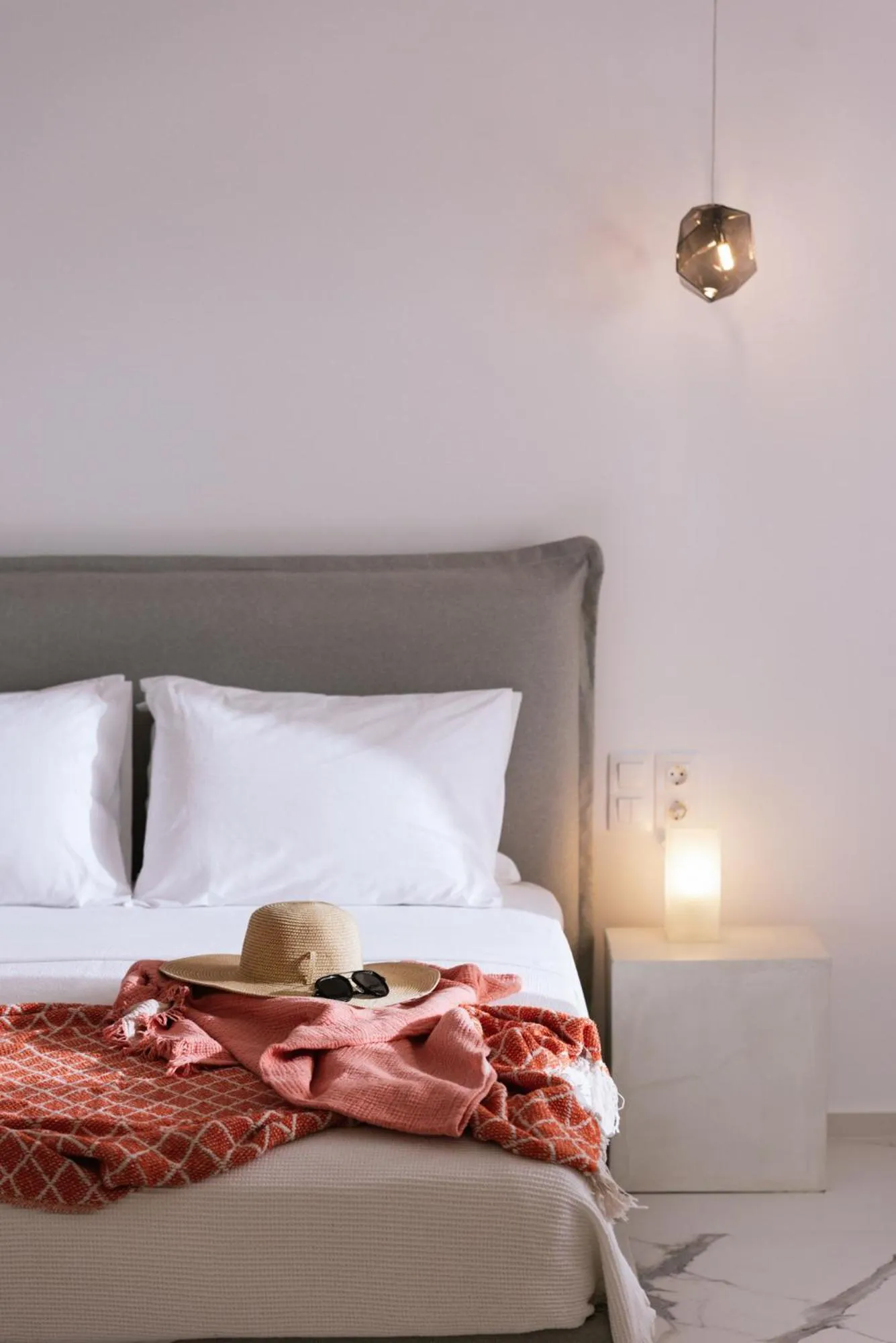 Bed in Die Zwei Brüder Art & Suites