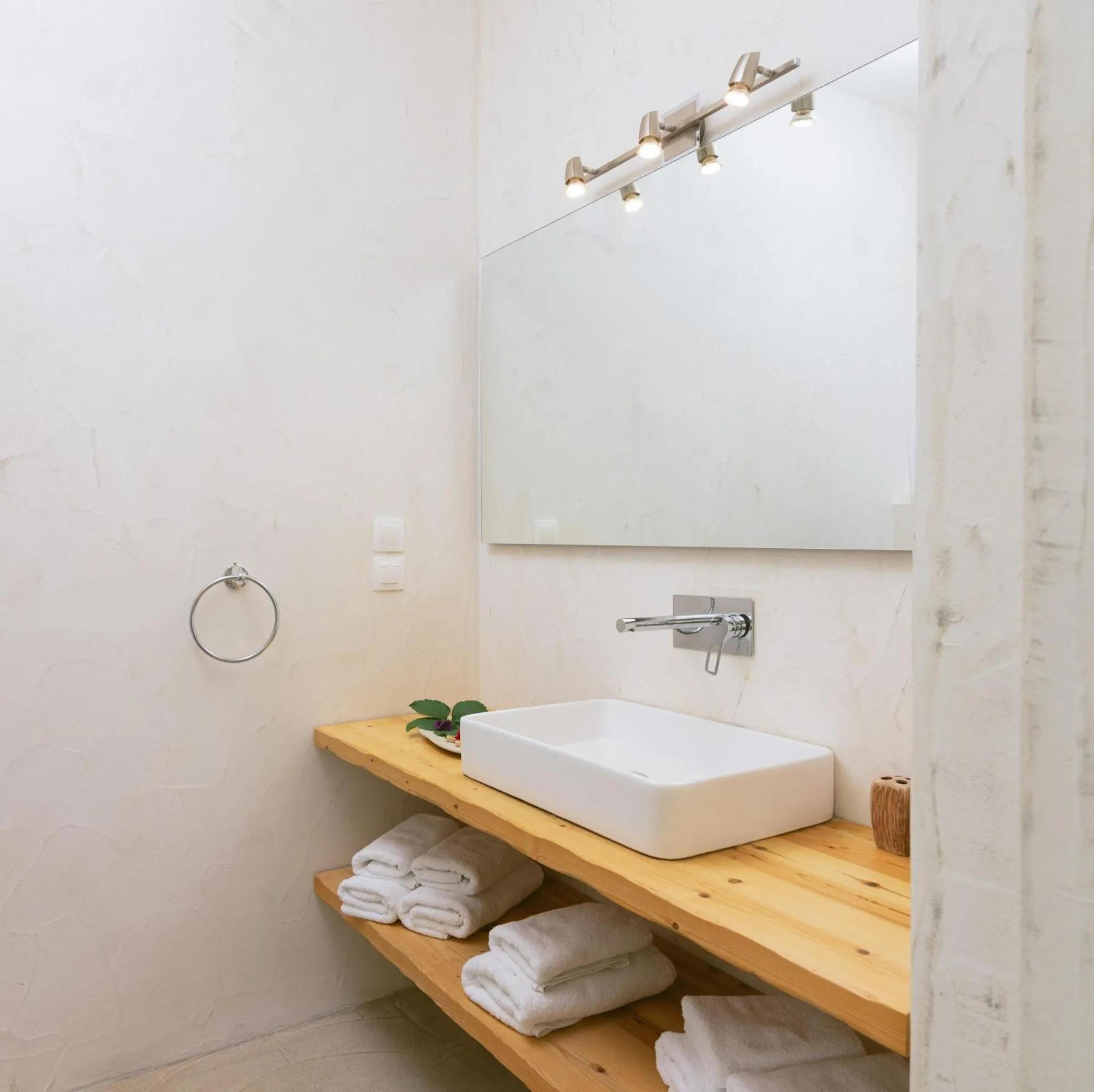 Die Zwei Brüder Art & Suites