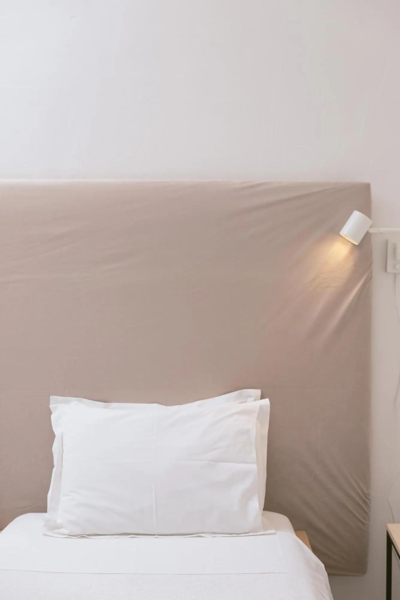 Bed in Die Zwei Brüder Art & Suites