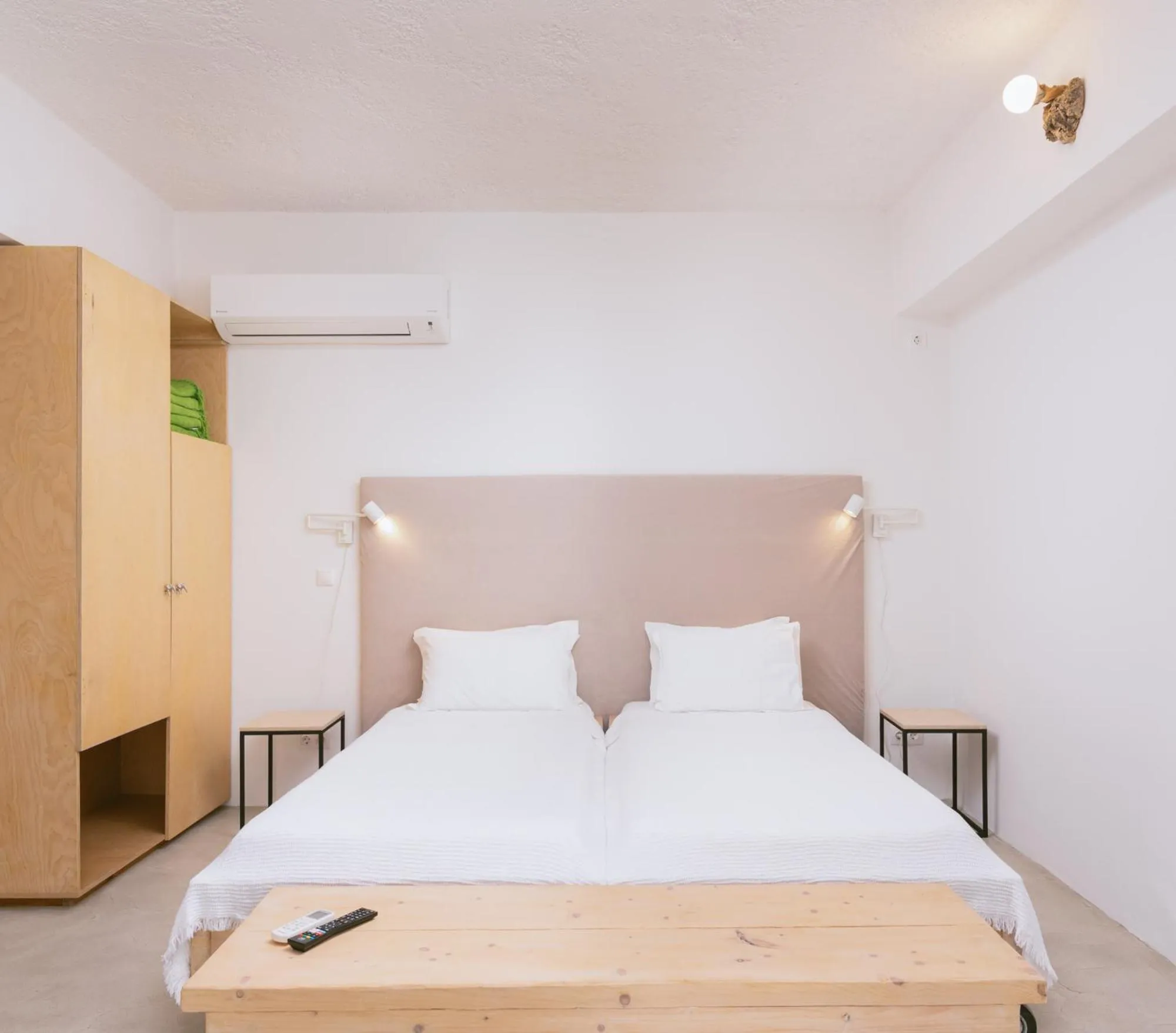 Bed in Die Zwei Brüder Art & Suites