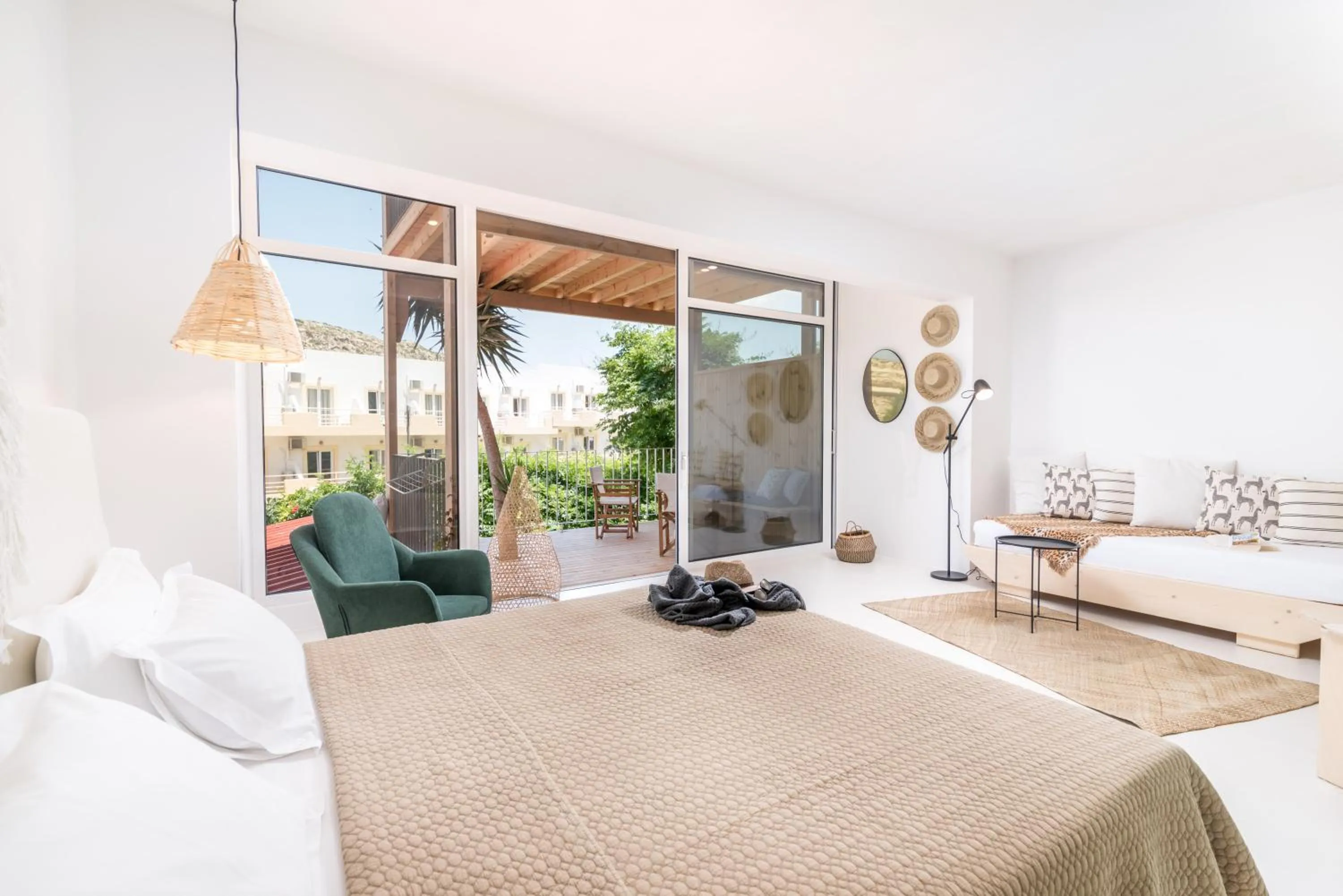 Photo of the whole room, Bed in Die Zwei Brüder Art & Suites