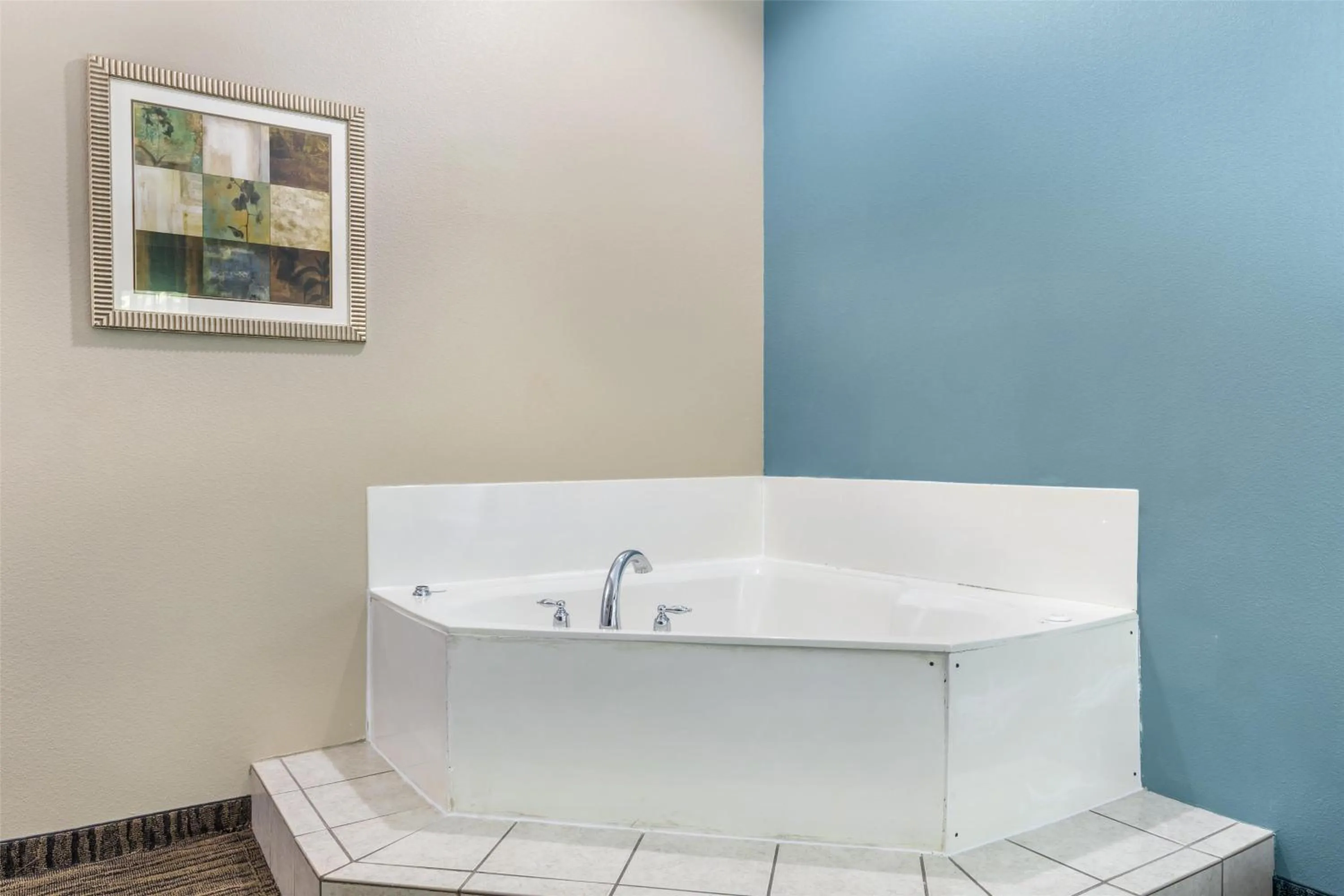 Photo of the whole room in Best Western Mineola Inn