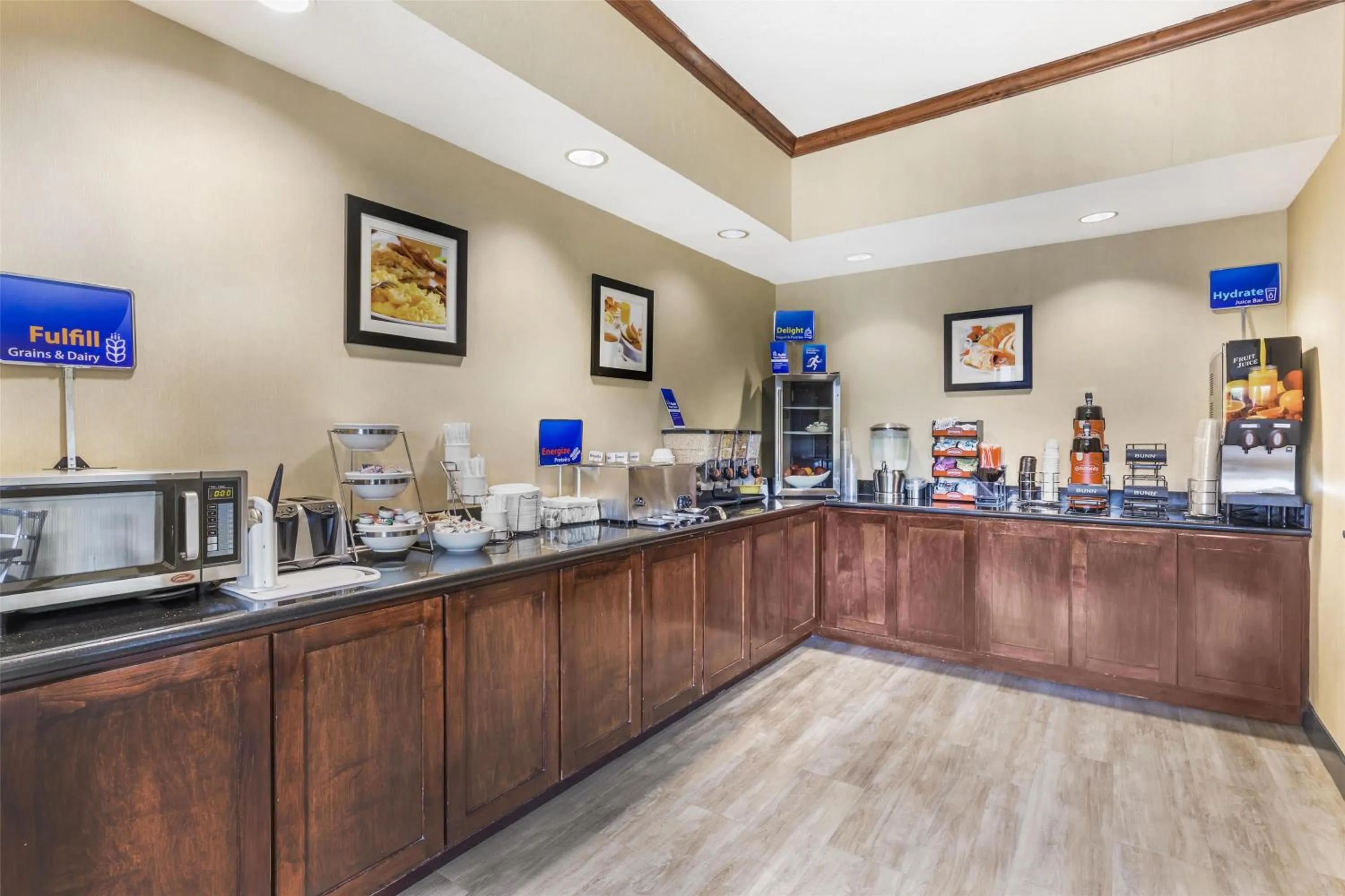 Breakfast in Best Western Mineola Inn