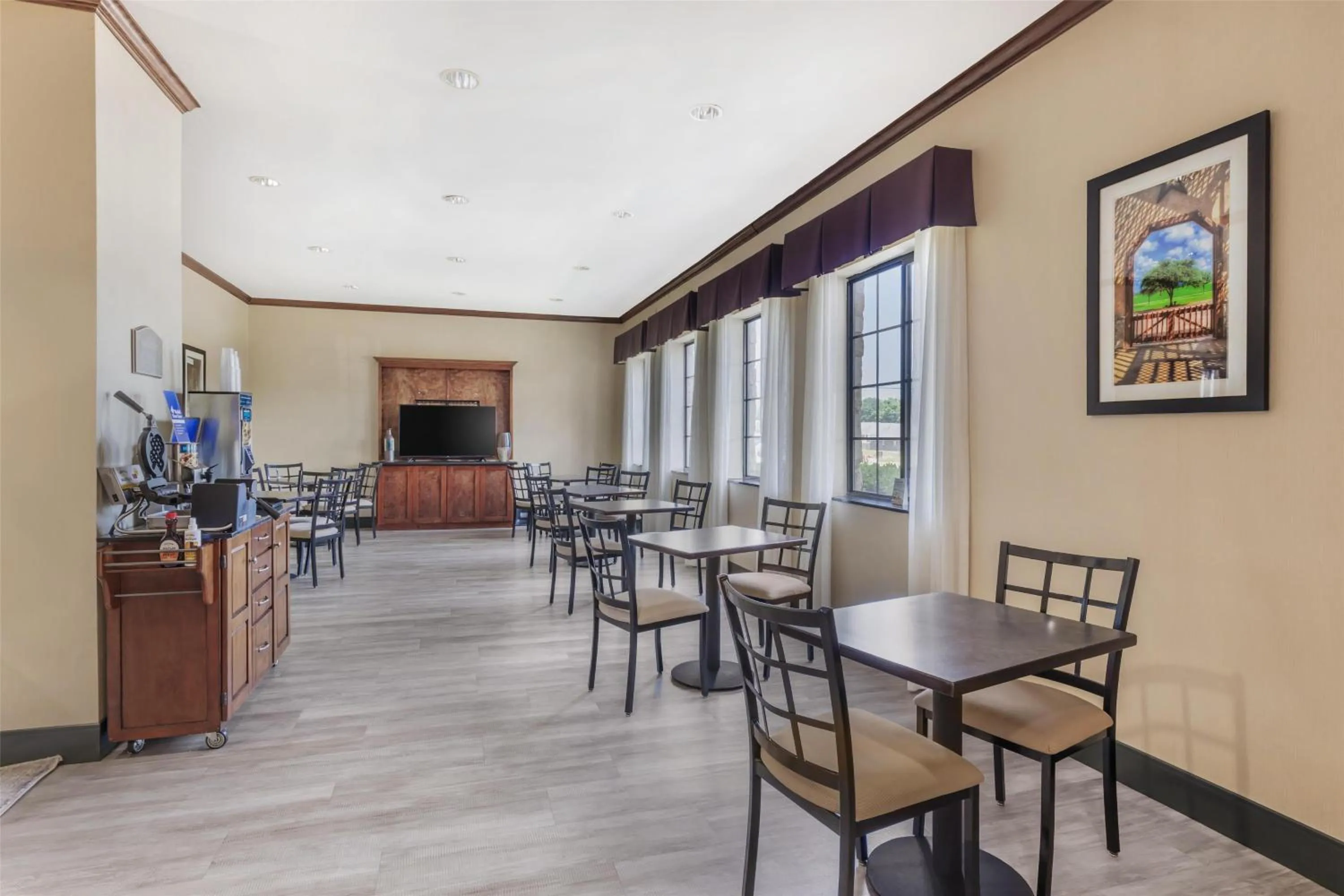 Breakfast in Best Western Mineola Inn