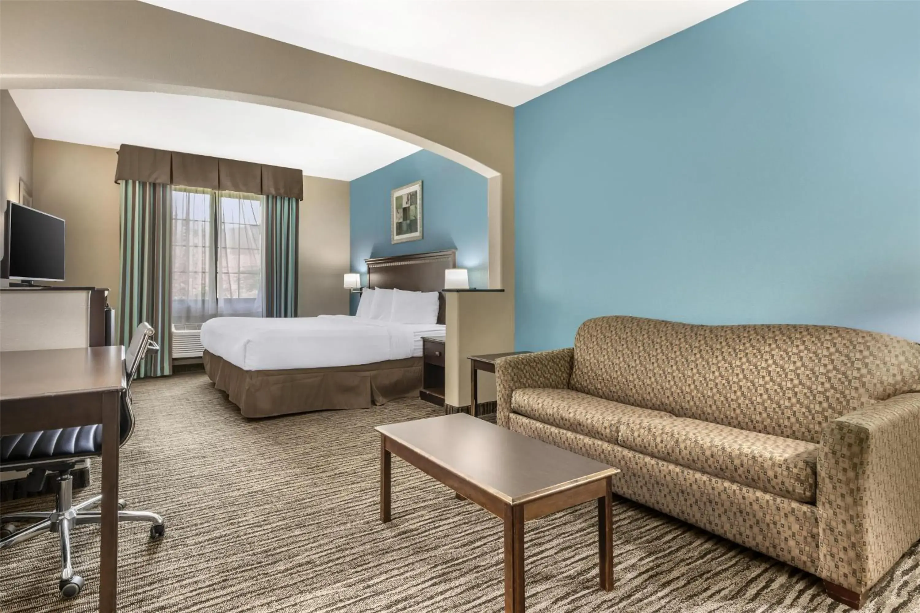 King Suite - Non-Smoking in Best Western Mineola Inn King Suite - Non-Smoking in Best Western Mineola Inn