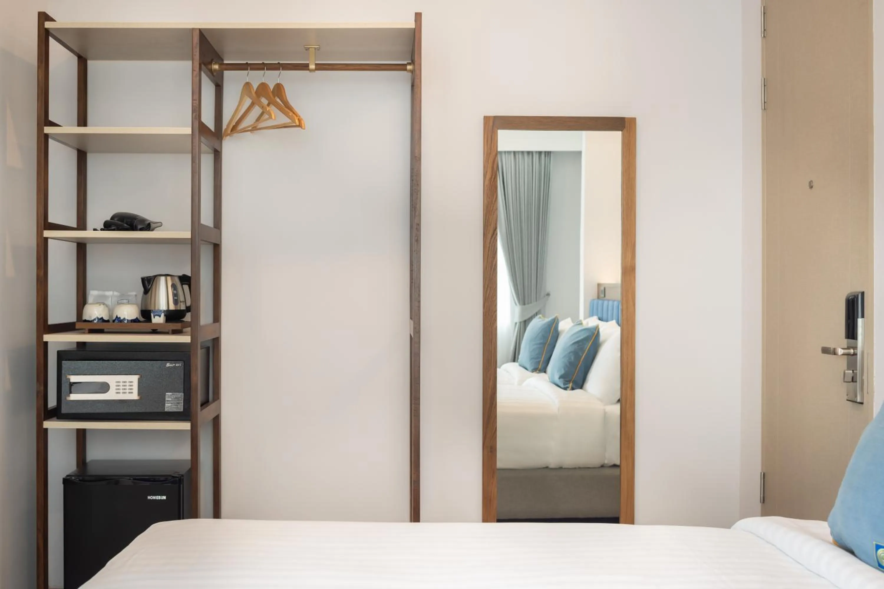 wardrobe, Bed in SOVA Hotel Bangkok