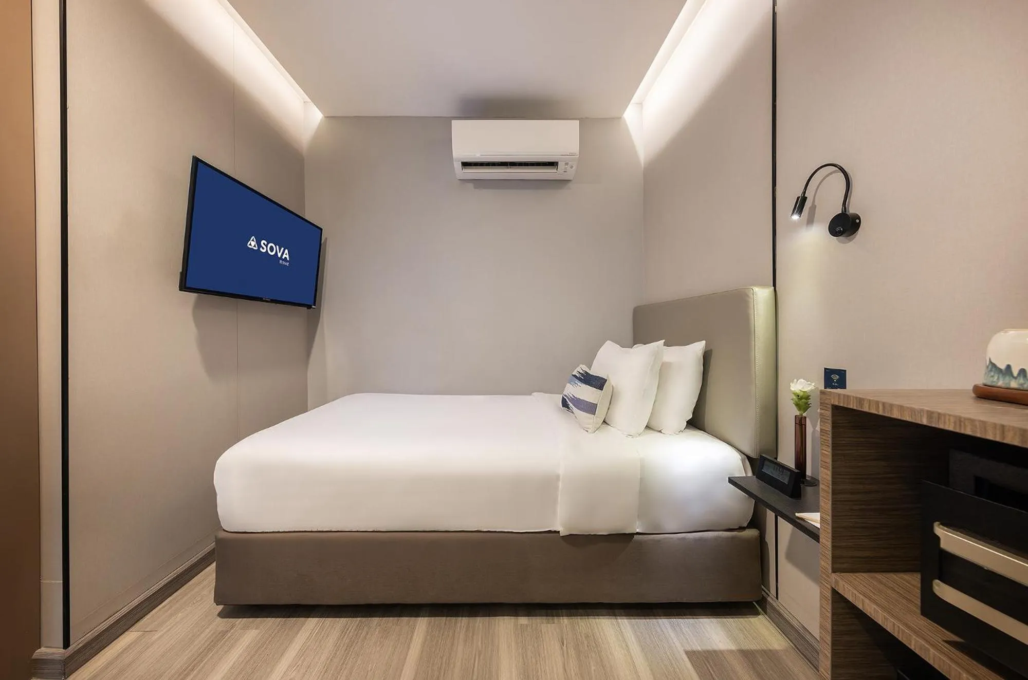 TV and multimedia, Bed in SOVA Hotel Bangkok