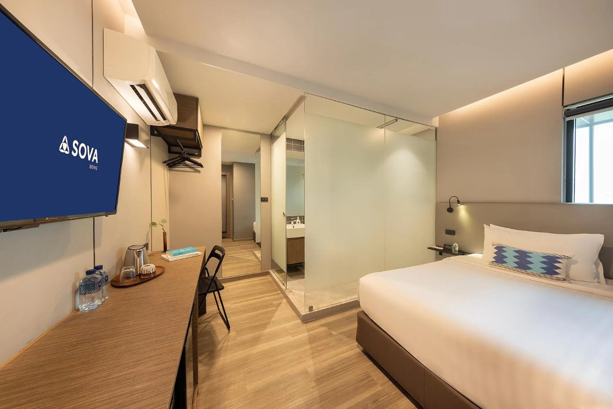 TV and multimedia, Bed in SOVA Hotel Bangkok