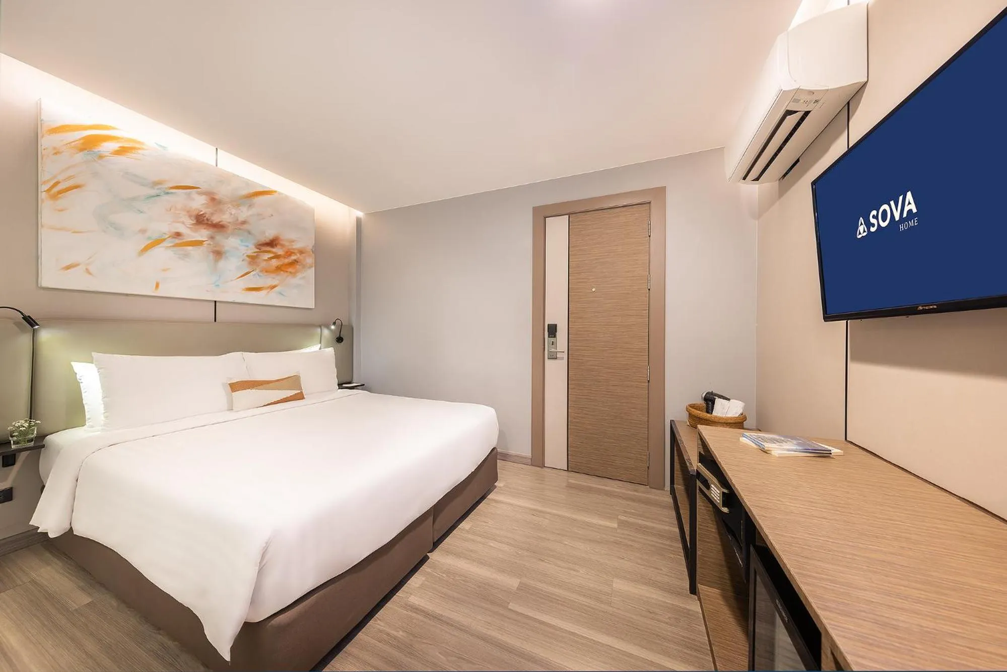 Photo of the whole room, Bed in SOVA Hotel Bangkok