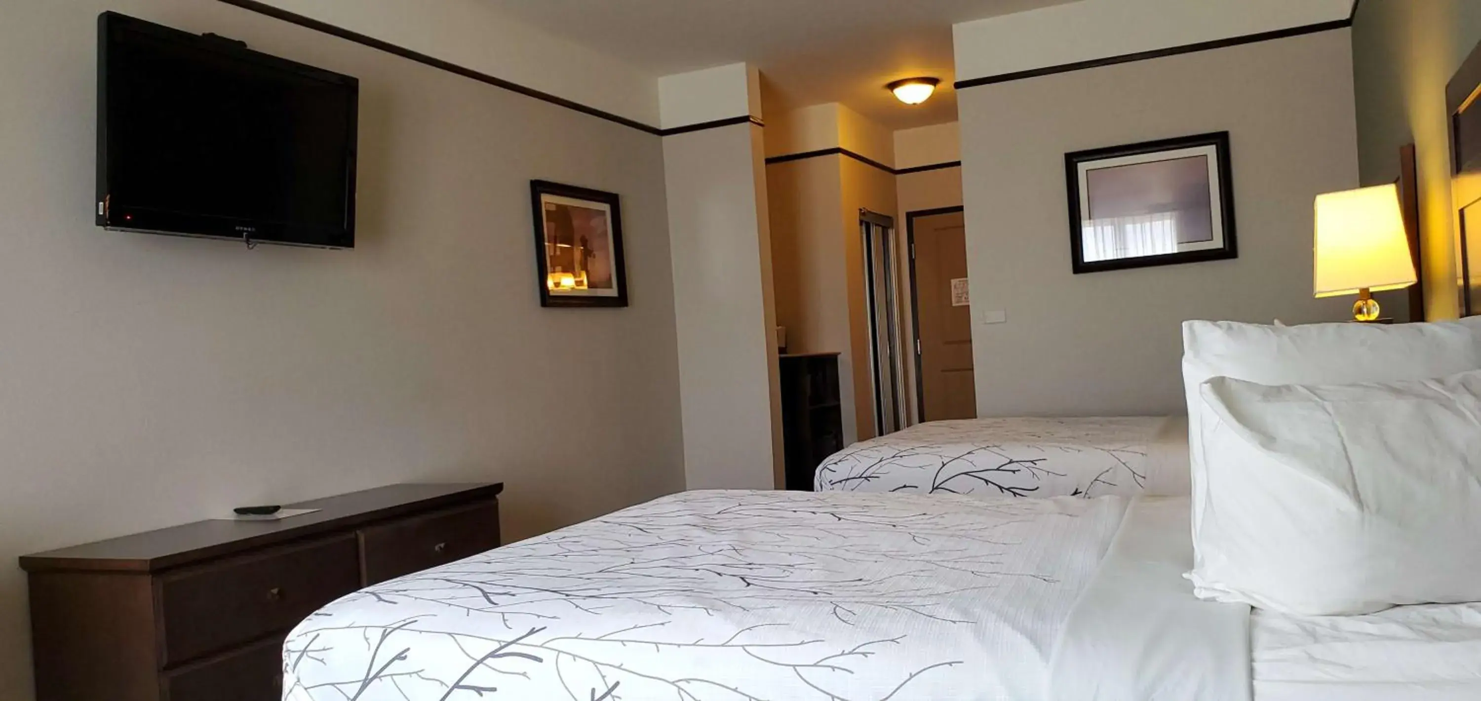 Queen Room with Two Queen Beds and Bath Tub - Mobility Accessible/Non-Smoking in Best Western Plus Emory at Lake Fork Inn & Suites Queen Room with Two Queen Beds and Bath Tub - Mobility Accessible/Non-Smoking in Best Western Plus Emory at Lake Fork Inn & Suites