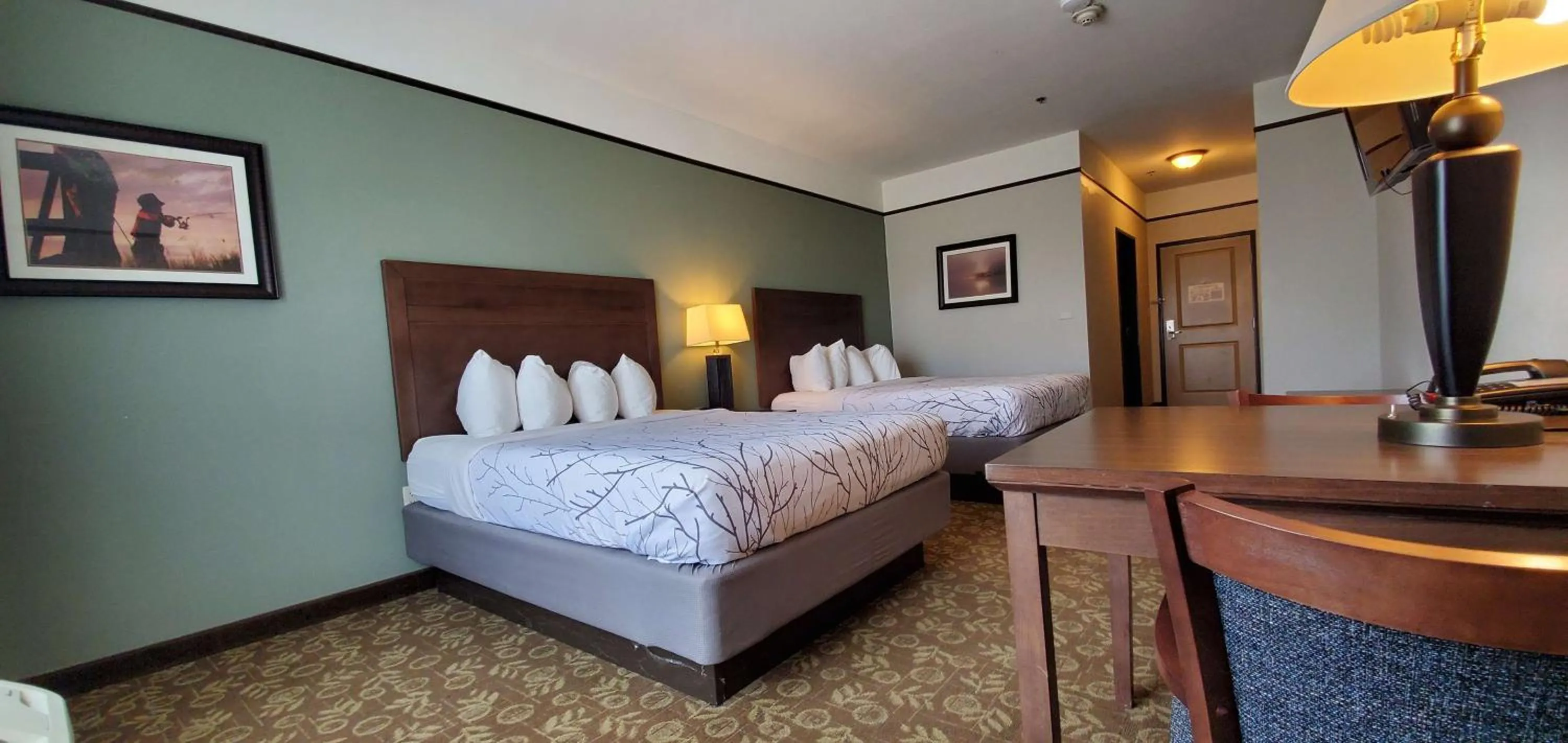 Photo of the whole room, Bed in Best Western Plus Emory at Lake Fork Inn & Suites