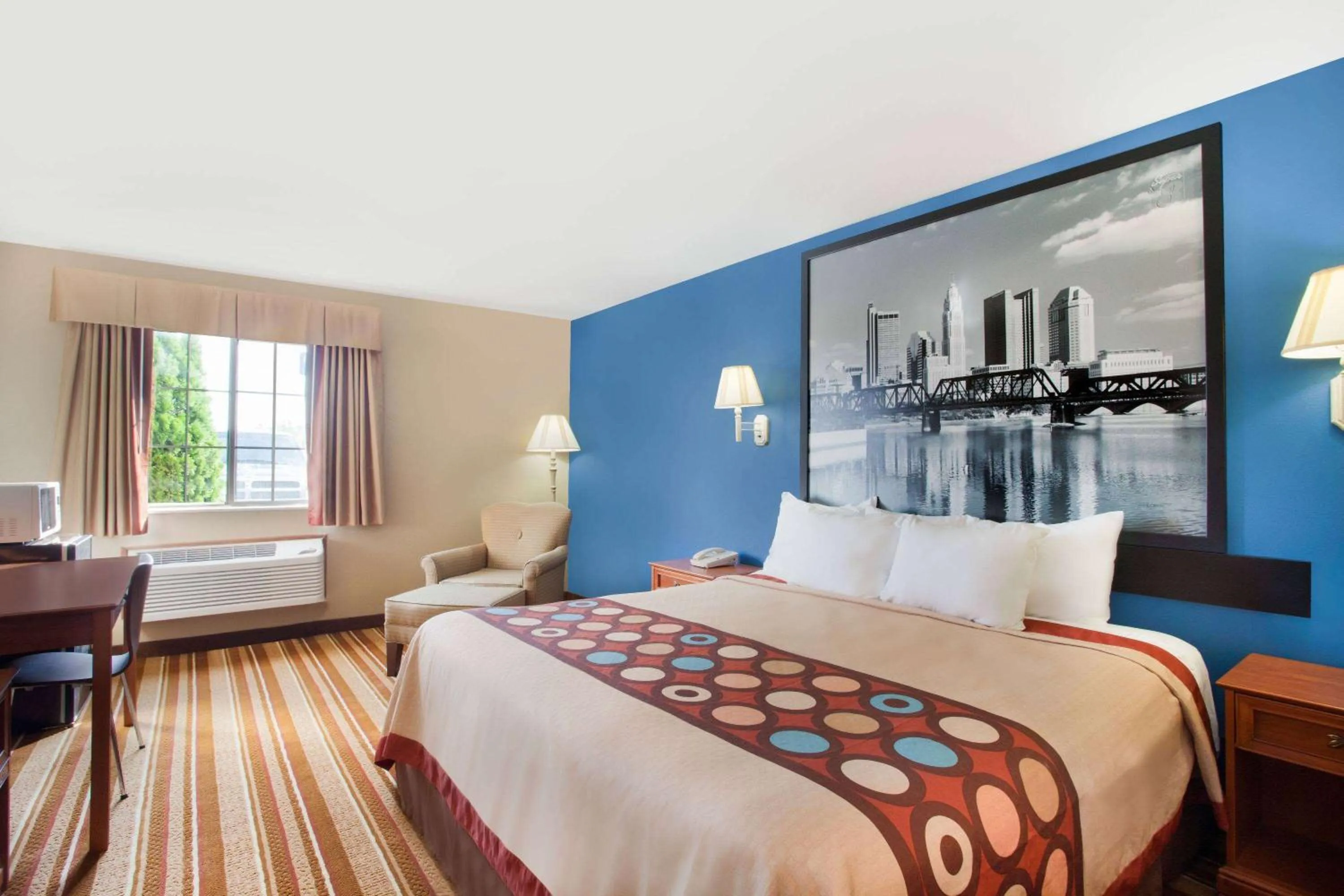 Photo of the whole room, Bed in Super 8 by Wyndham Defiance