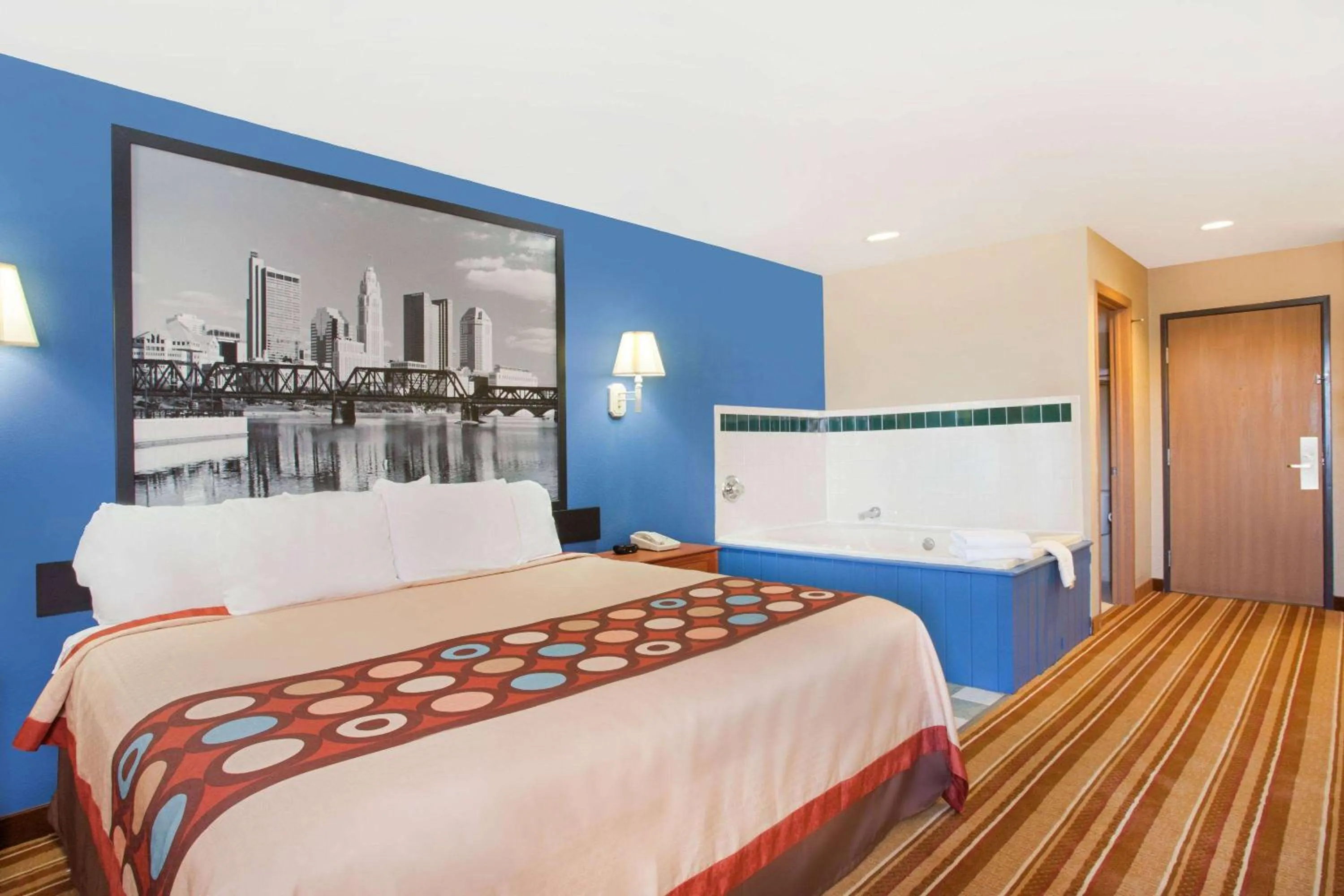 Photo of the whole room, Bed in Super 8 by Wyndham Defiance