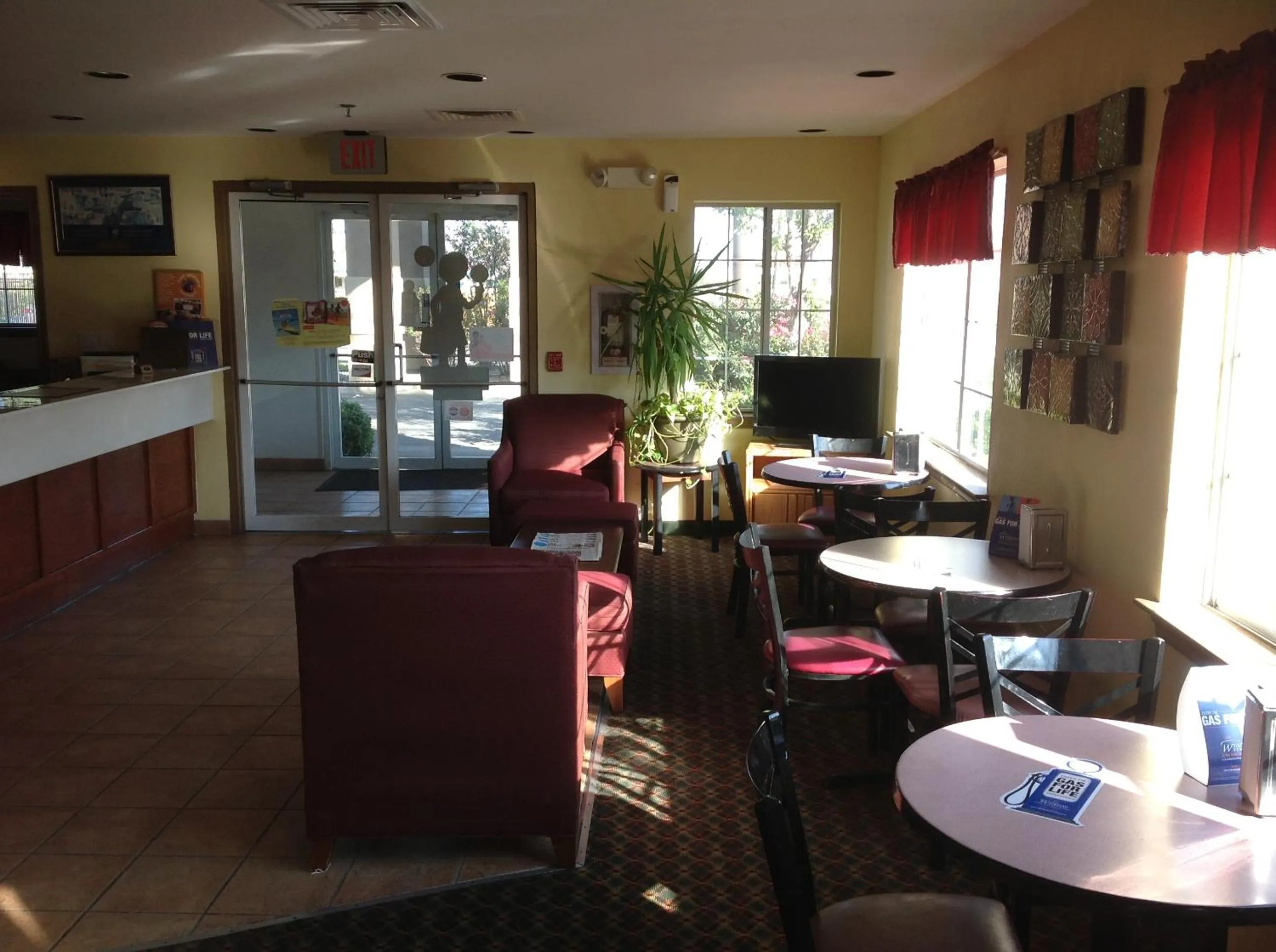 Restaurant/places to eat in Howard Johnson by Wyndham Grand Prairie Near Lone Star Park