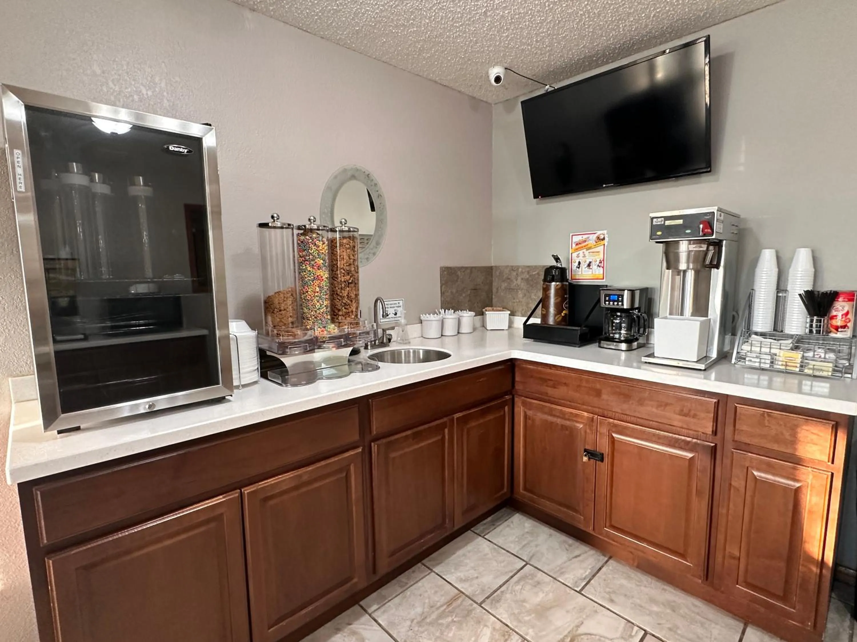 Breakfast in Super 8 by Wyndham Smithville Kansas City