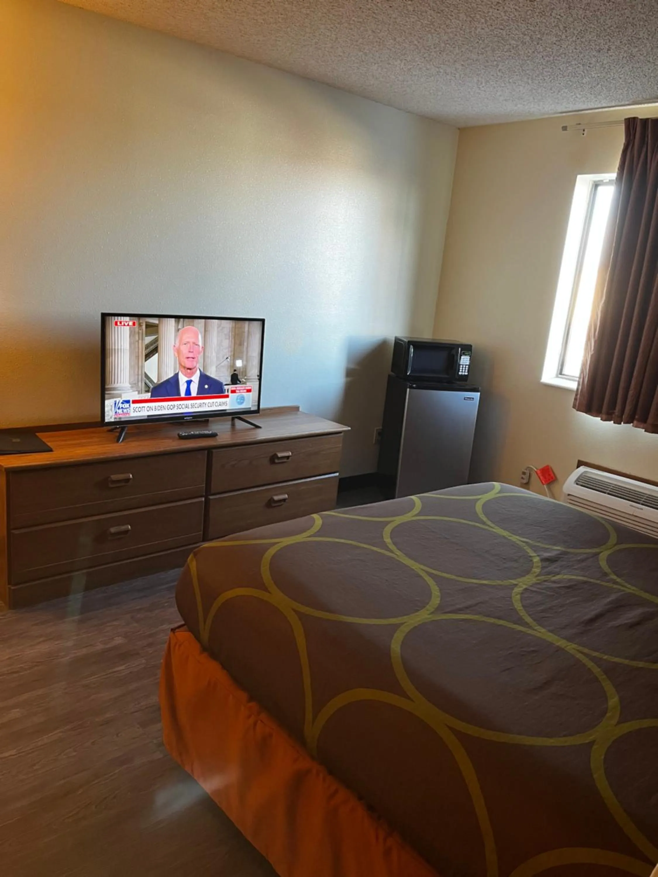 Bed in Super 8 by Wyndham Smithville Kansas City