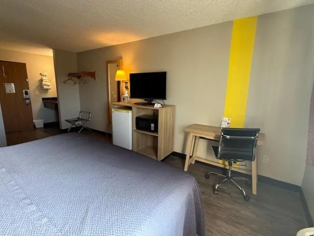 Bed in Super 8 by Wyndham Smithville Kansas City