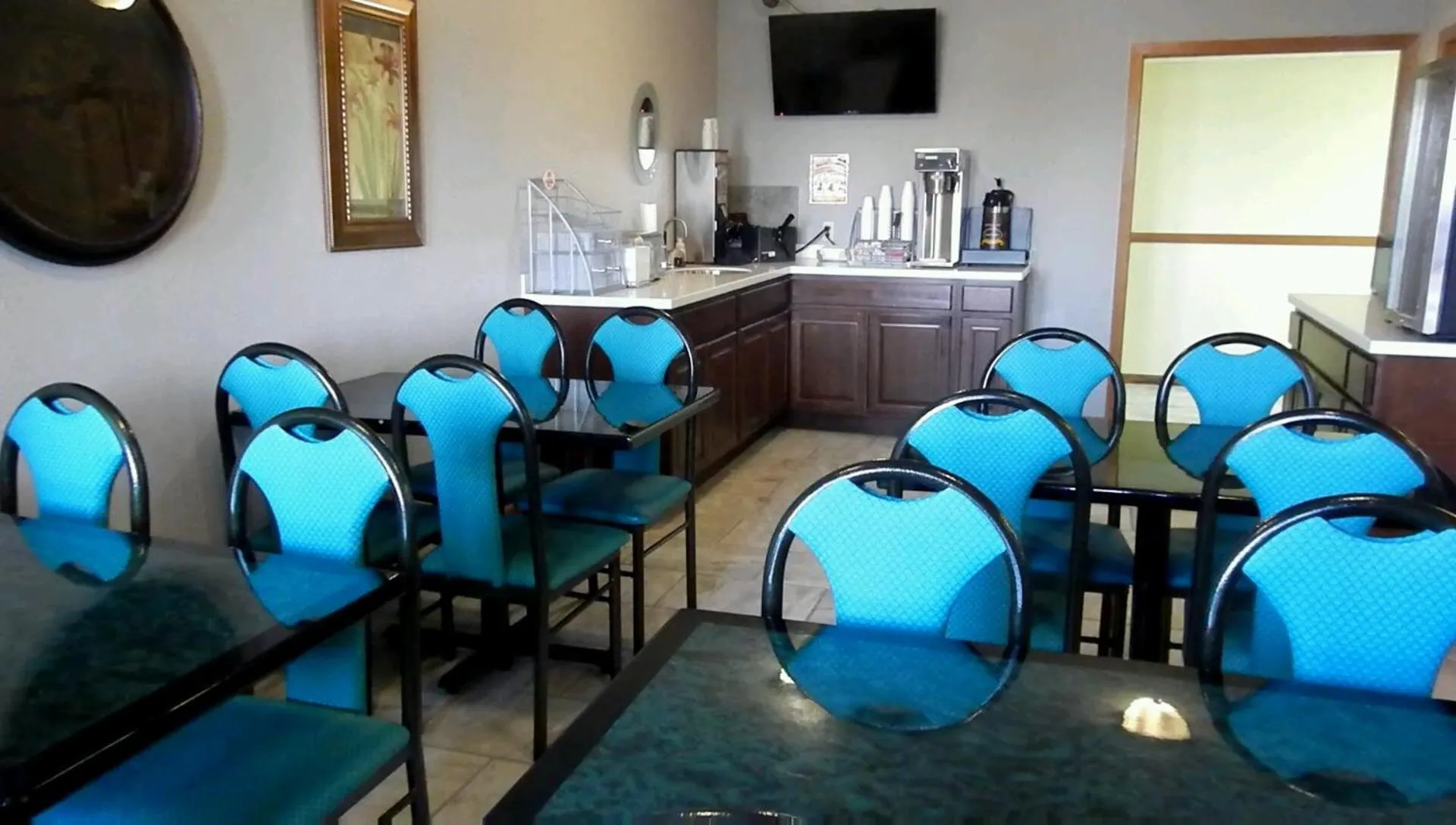 Breakfast in Super 8 by Wyndham Smithville Kansas City