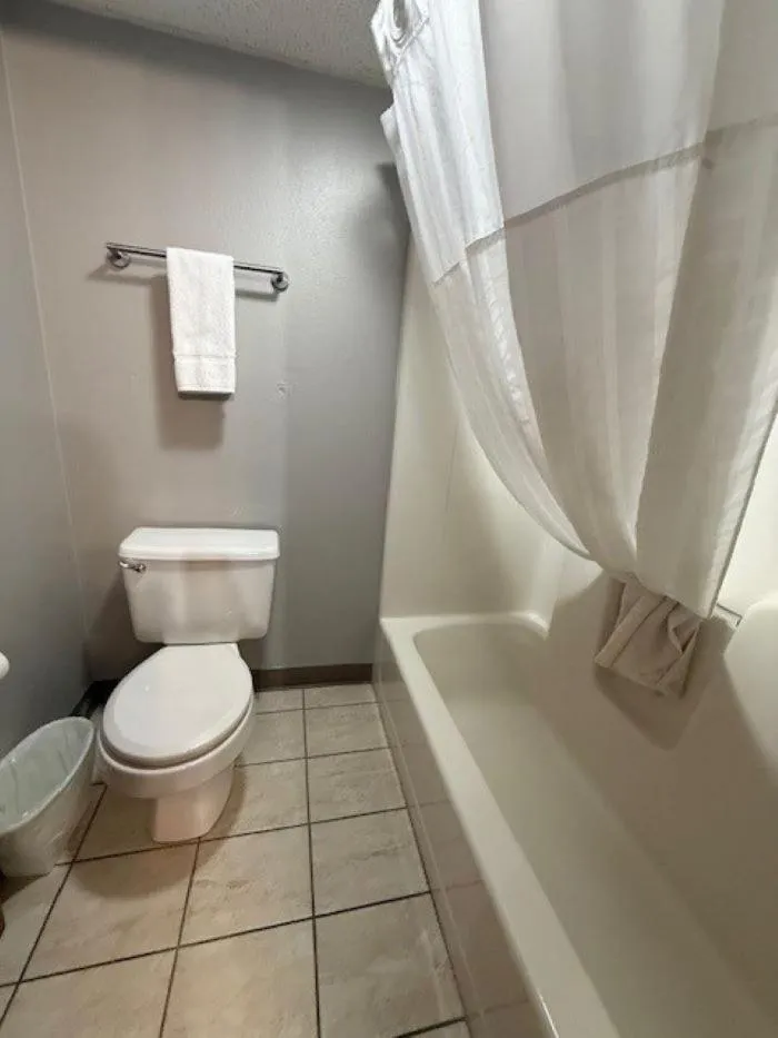 Super 8 by Wyndham Smithville Kansas City