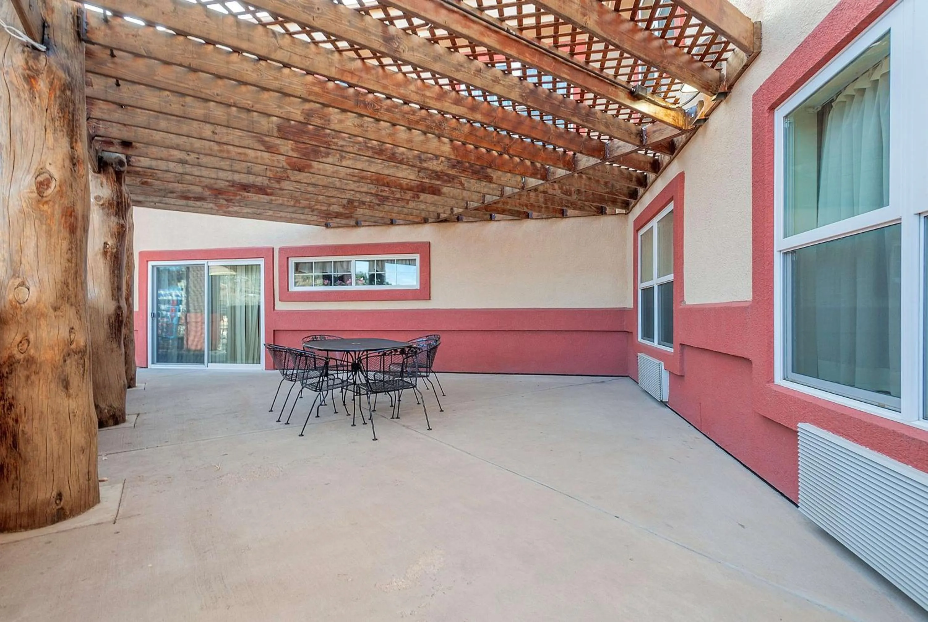 Restaurant/places to eat in Days Inn by Wyndham Manitou Springs