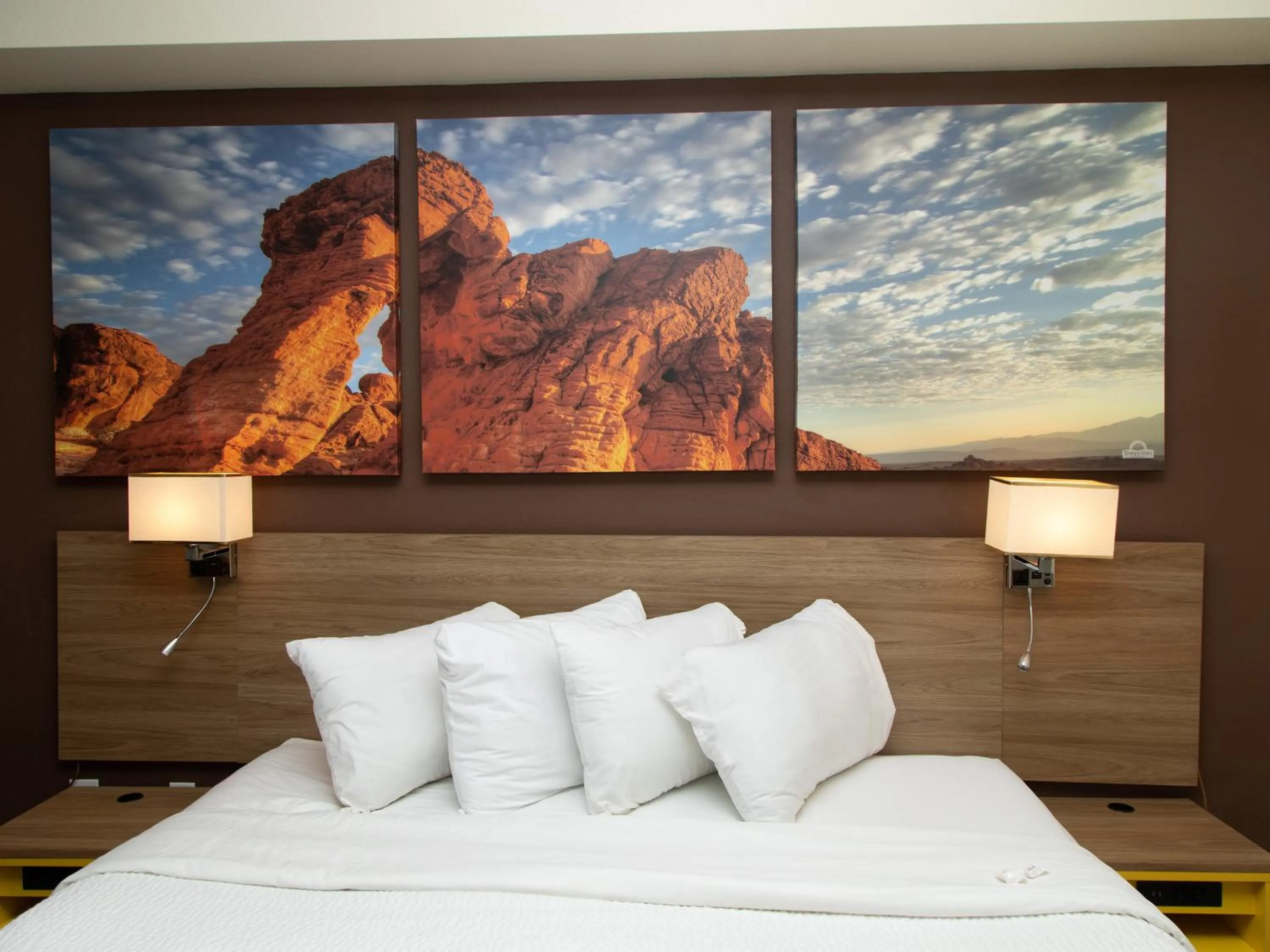 Bed in Days Inn by Wyndham Manitou Springs