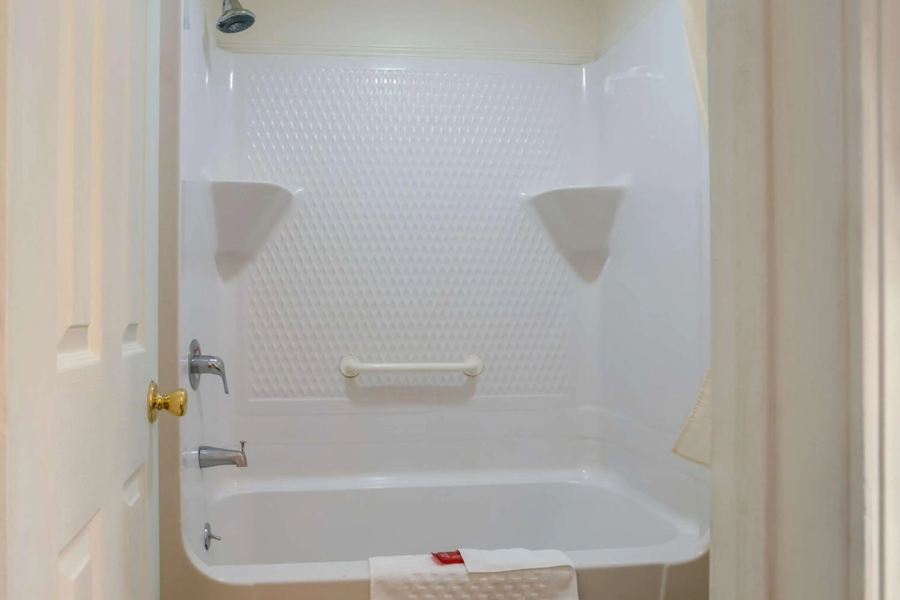 Bathroom in SureStay Hotel by Best Western Leesville
